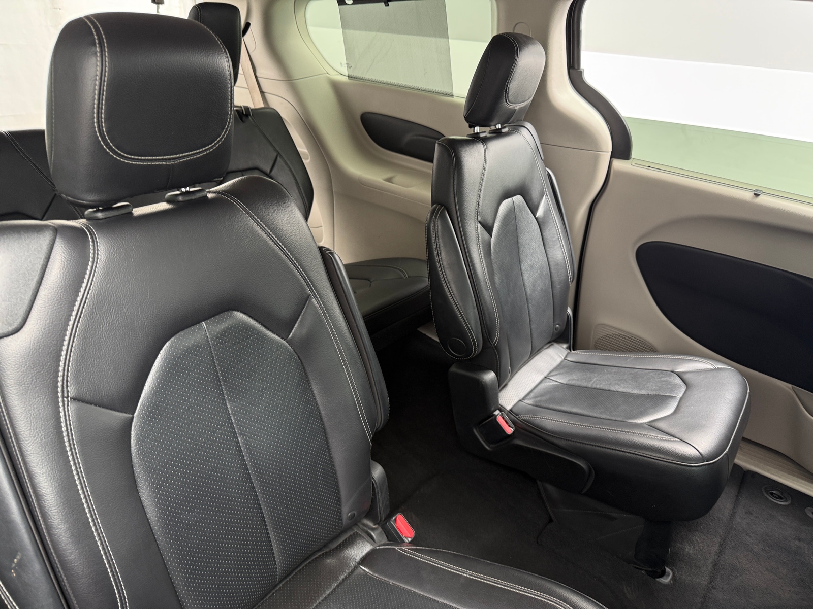 Thumbnail: 2022 Chrysler Pacifica - 5