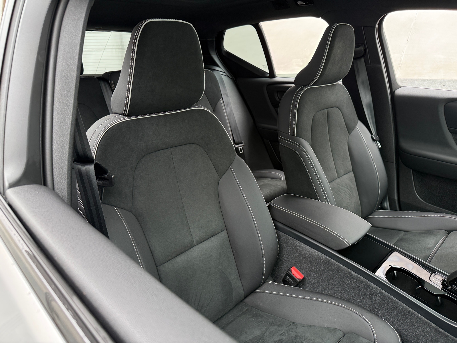 Thumbnail: 2024 Volvo XC40 - 2