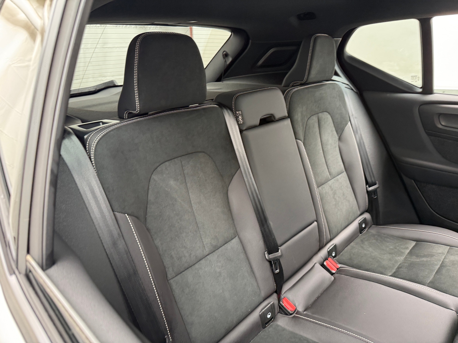 Thumbnail: 2024 Volvo XC40 - 6