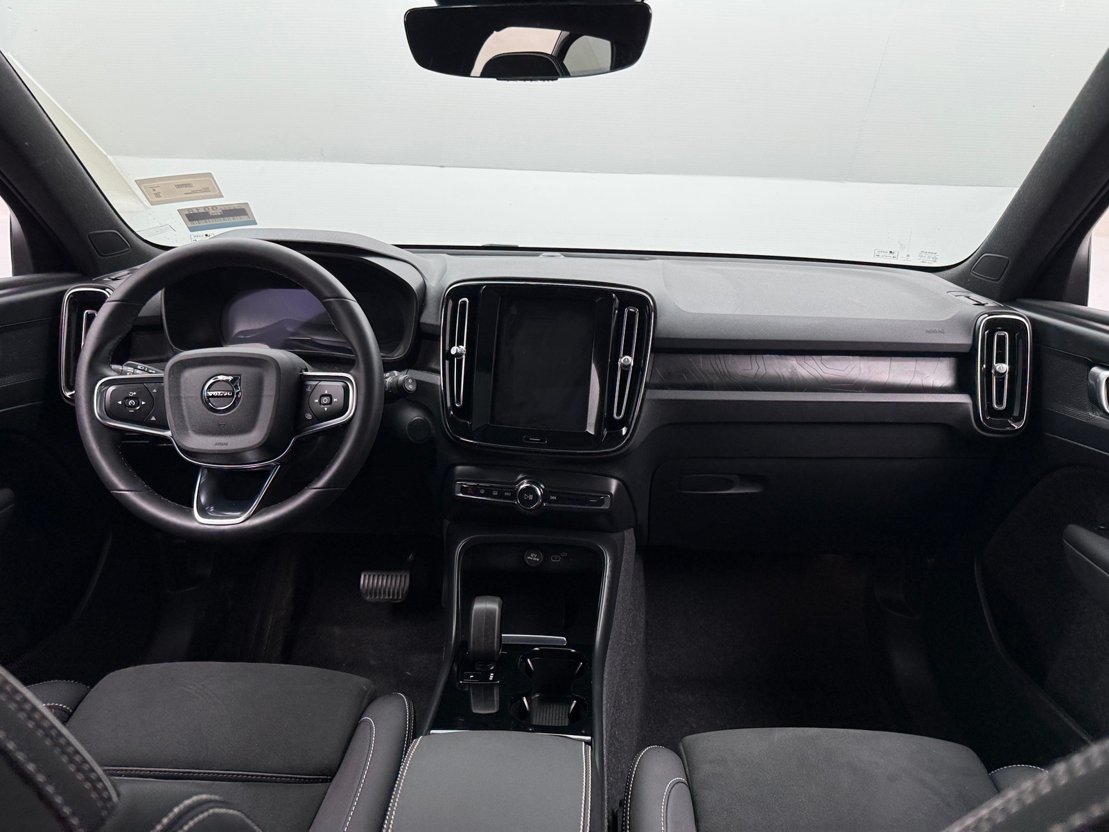 Thumbnail: 2024 Volvo XC40 - 3