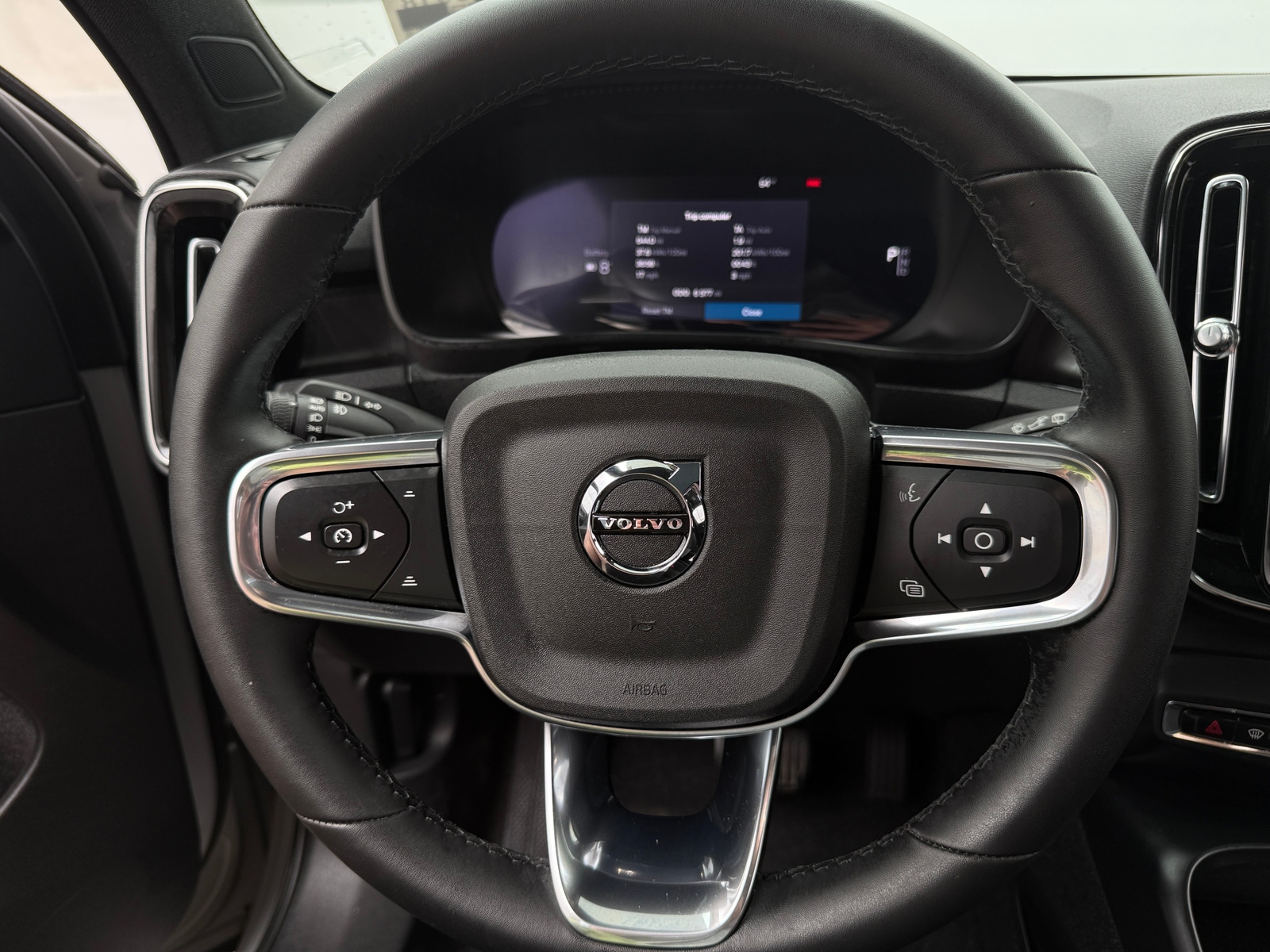 Thumbnail: 2024 Volvo XC40 - 5