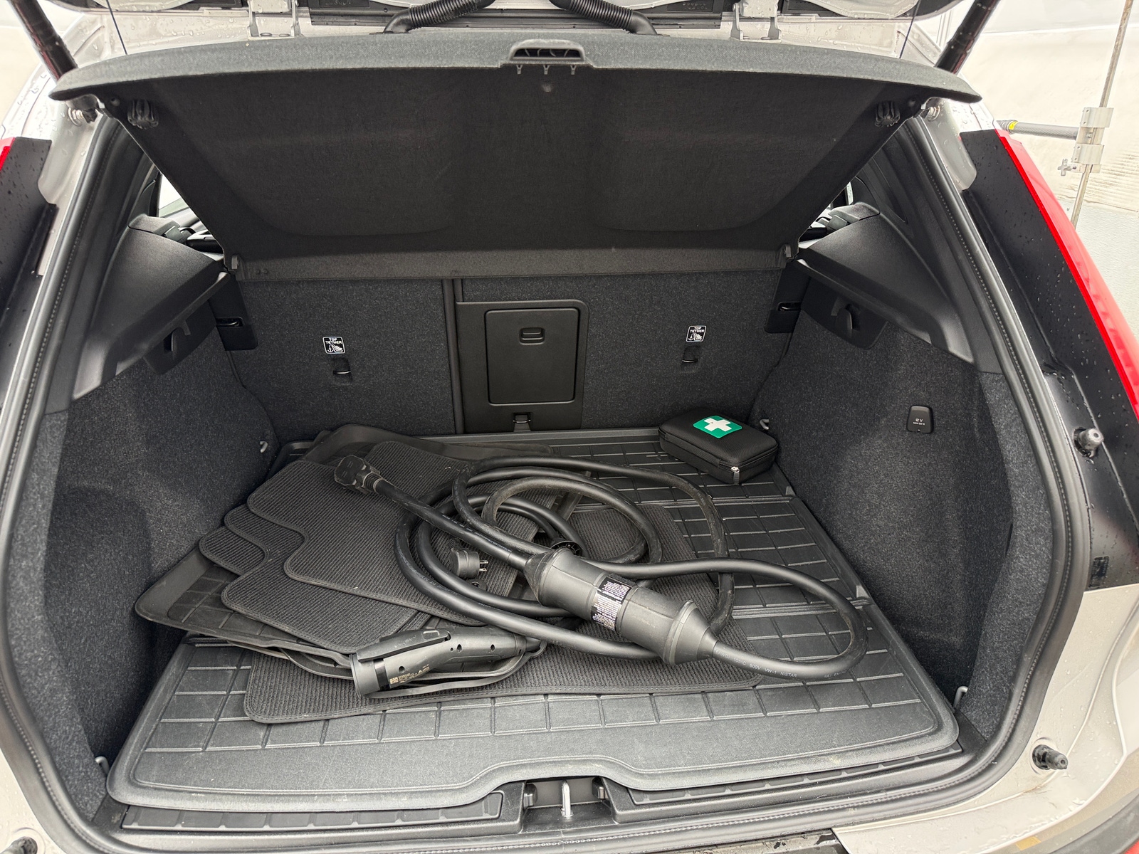 Thumbnail: 2024 Volvo XC40 - 7