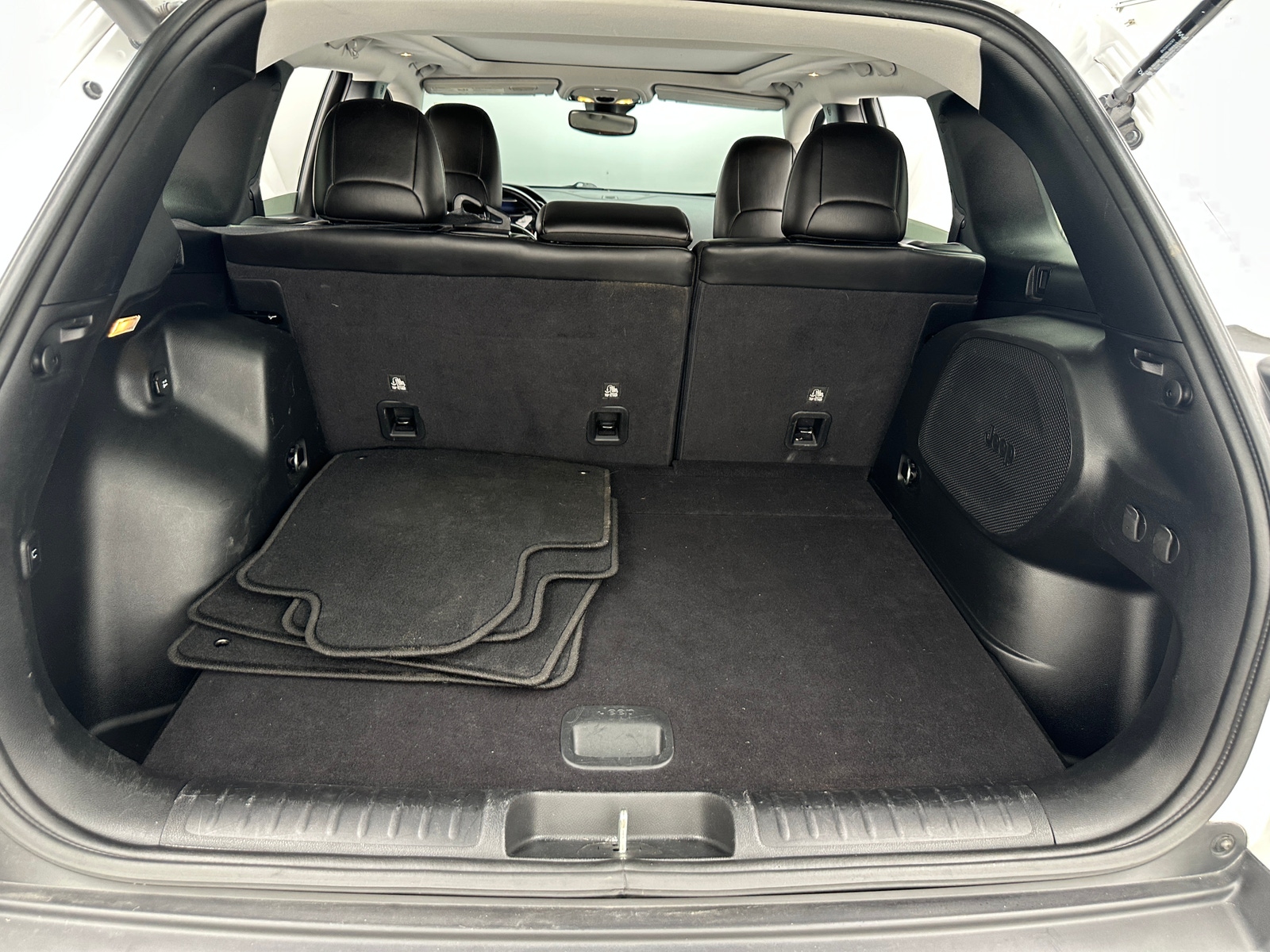 Thumbnail: 2021 Jeep Cherokee - 6