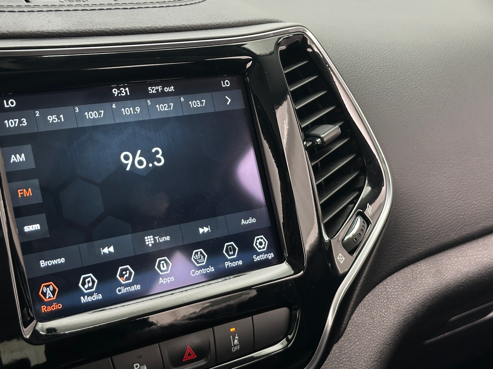 Thumbnail: 2021 Jeep Cherokee - 3