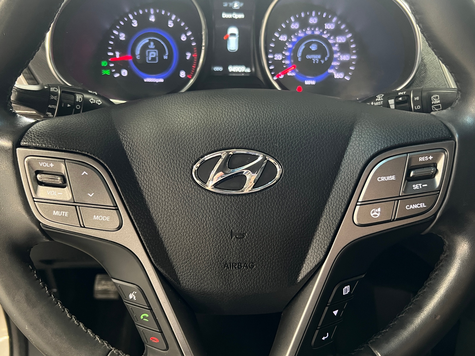 Thumbnail: 2015 Hyundai Santa Fe - 4