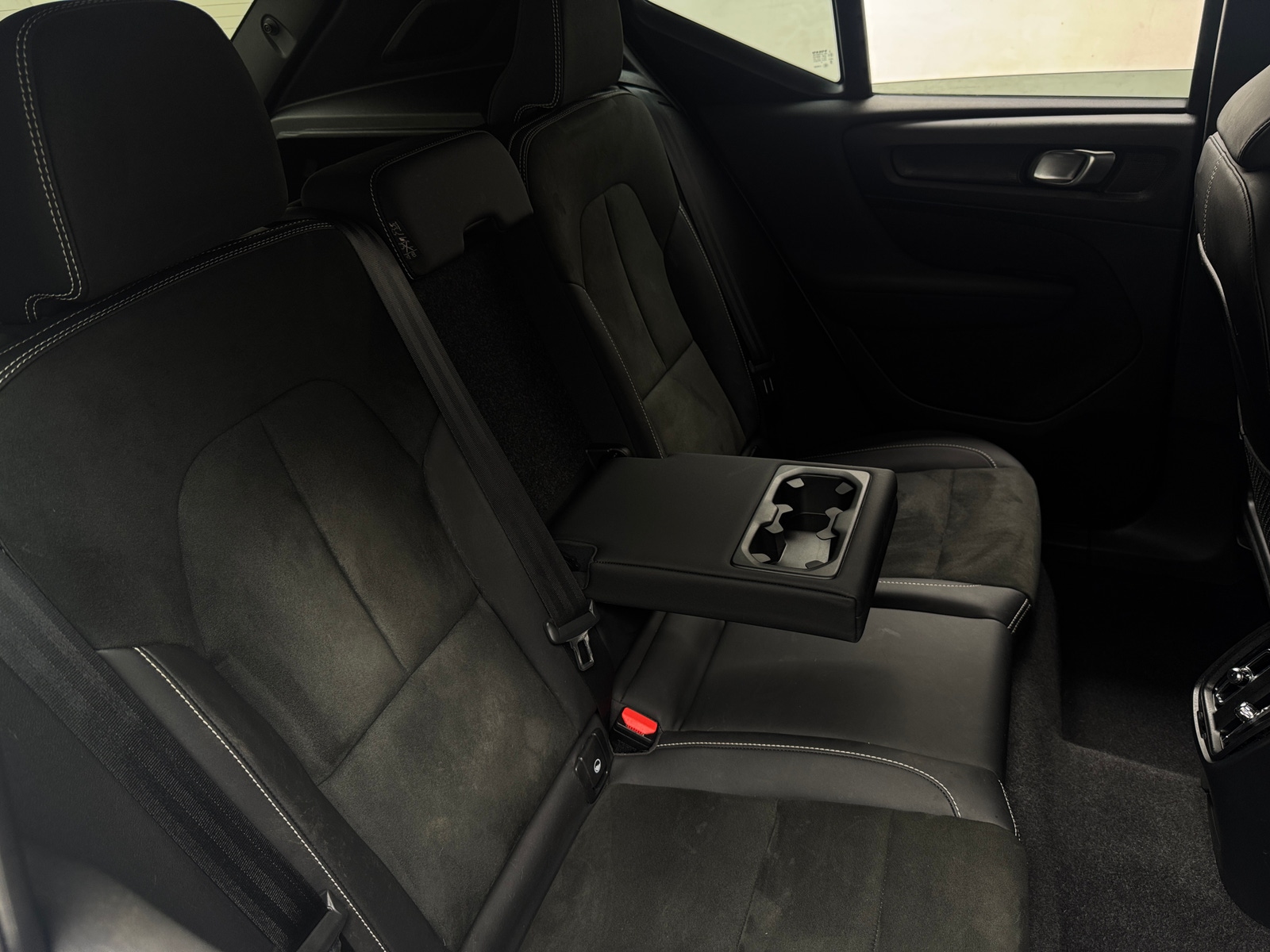 Thumbnail: 2022 Volvo XC40 - 6