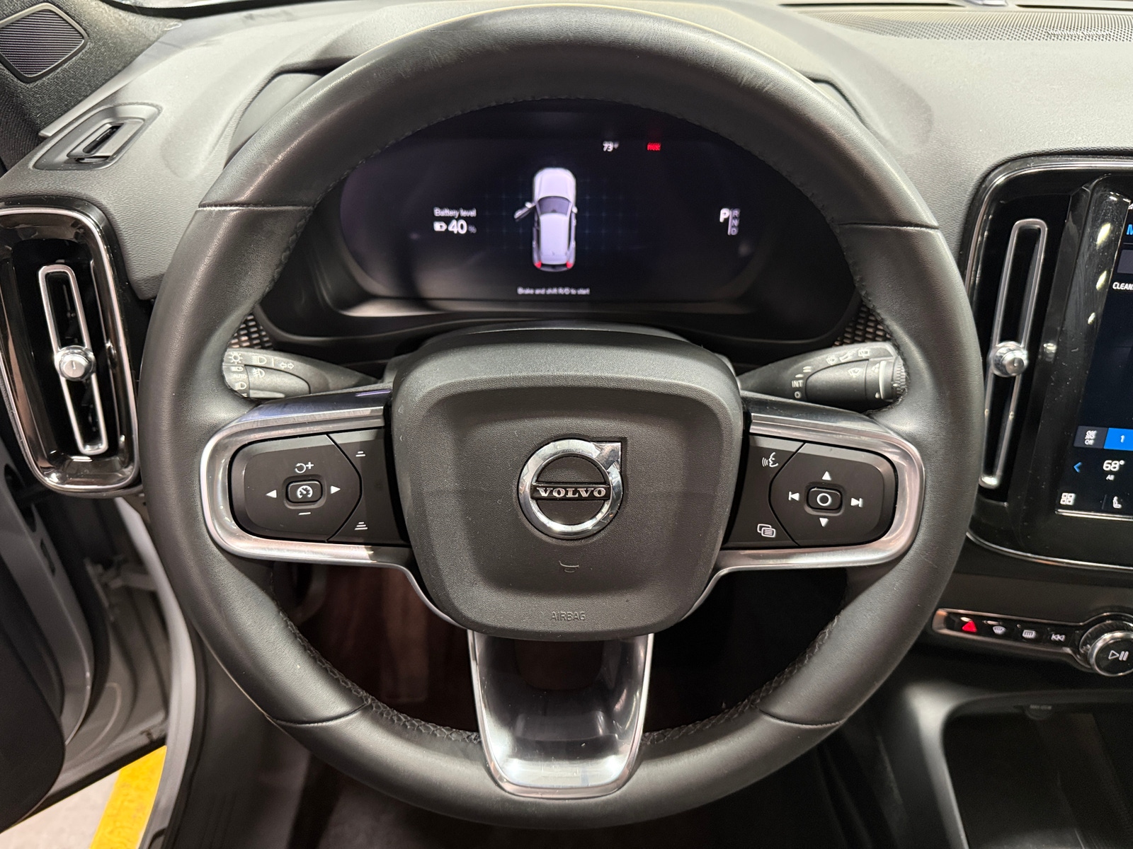 Thumbnail: 2022 Volvo XC40 - 5