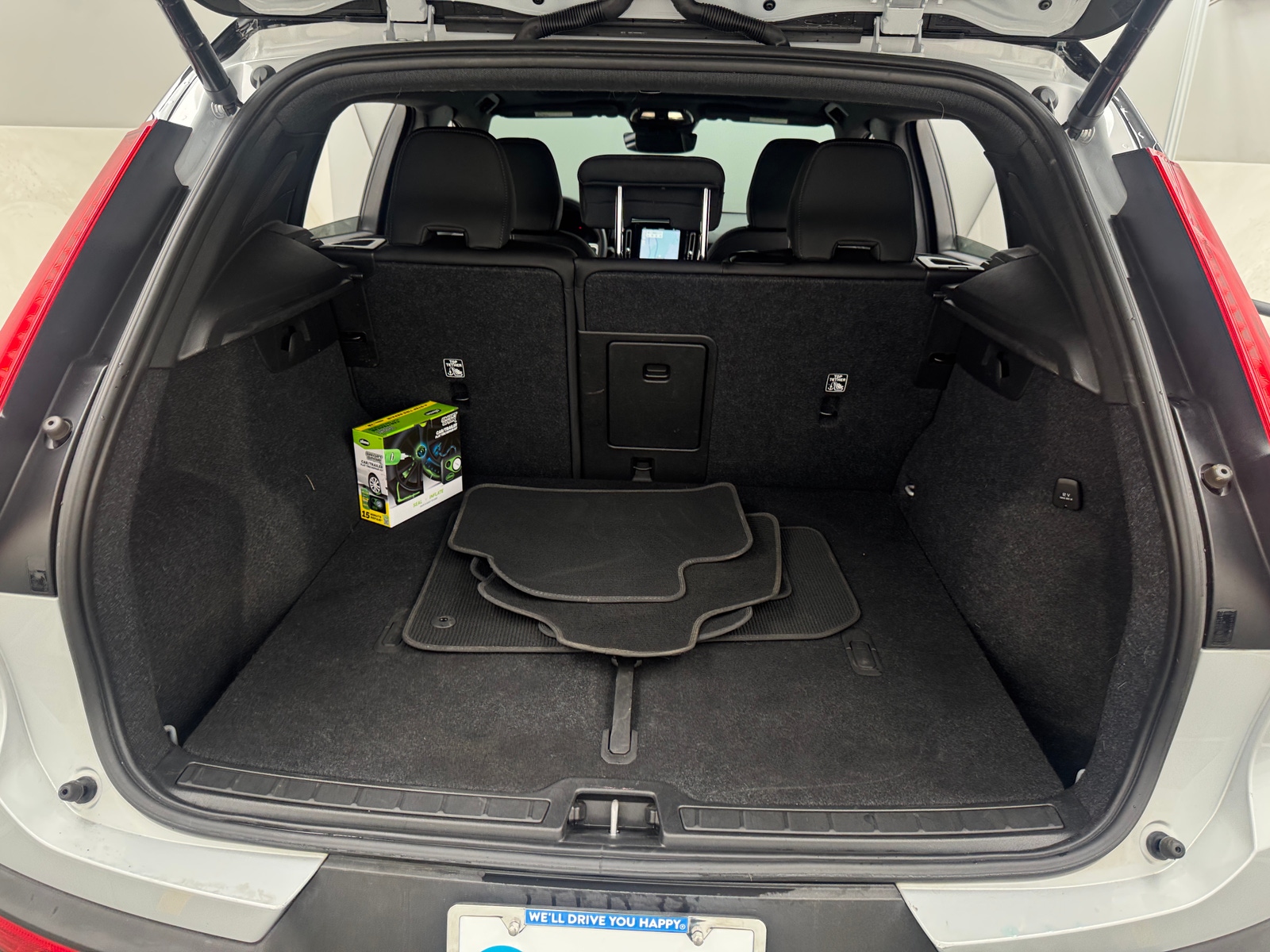 Thumbnail: 2022 Volvo XC40 - 7