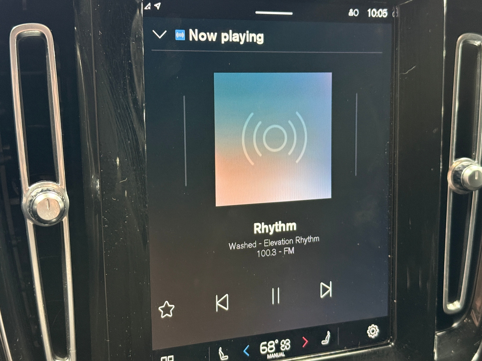 Thumbnail: 2022 Volvo XC40 - 4