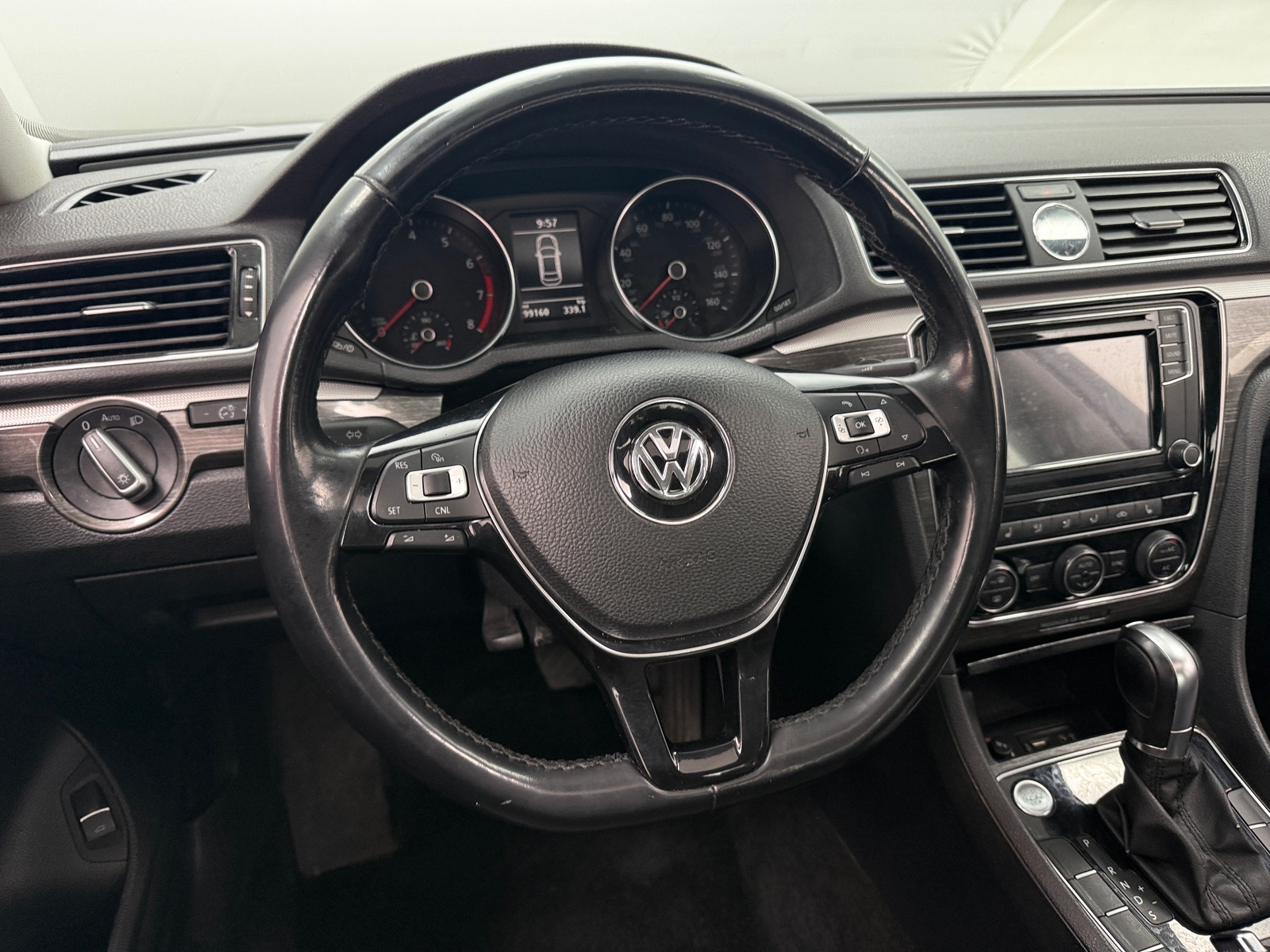 Thumbnail: 2017 Volkswagen Passat - 4