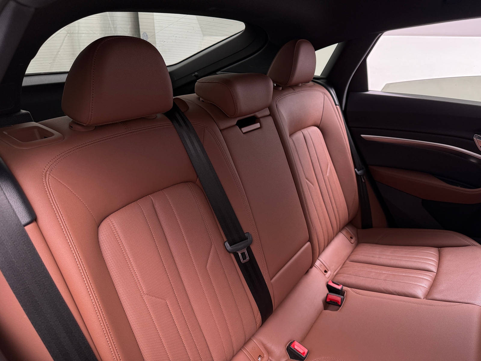 Thumbnail: 2022 Audi e-tron S - 5