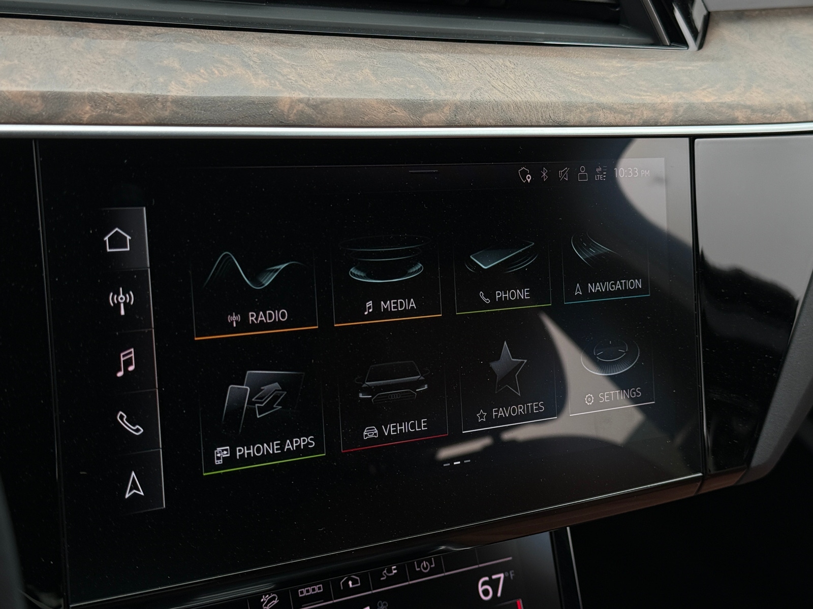 Thumbnail: 2022 Audi e-tron S - 3