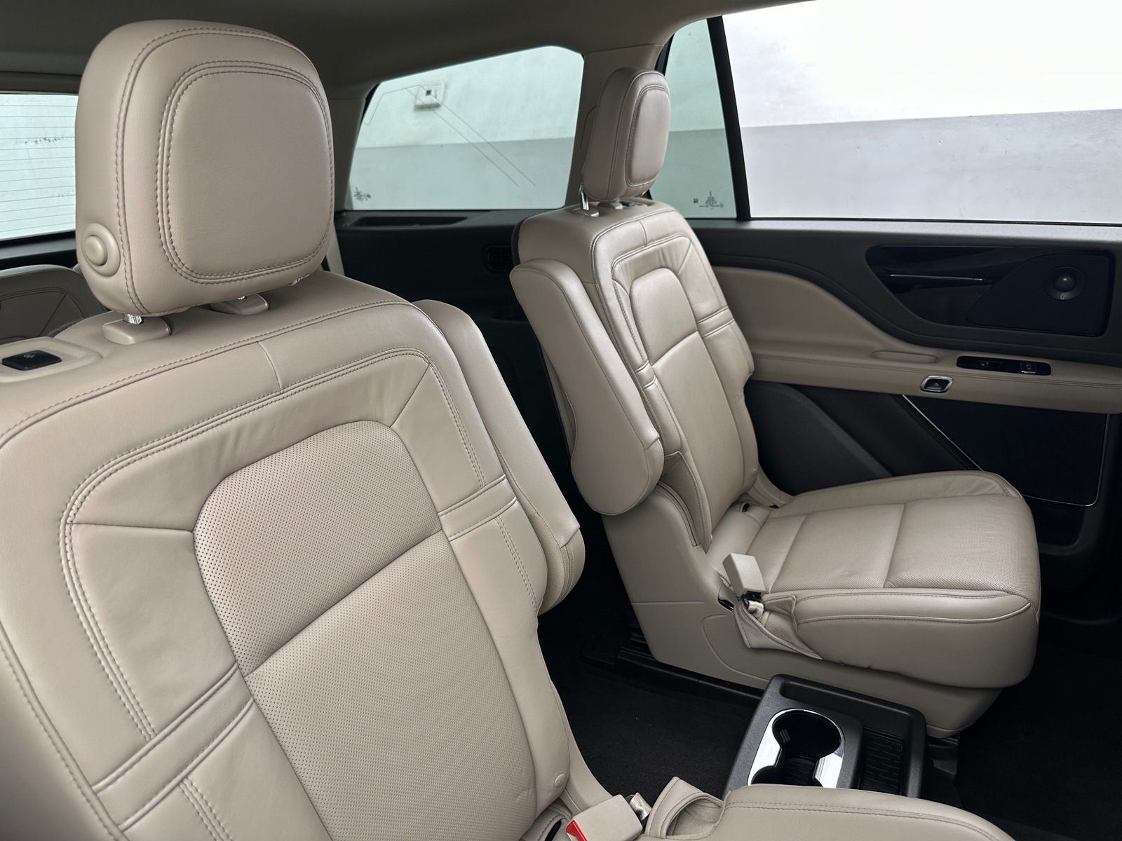 Thumbnail: 2020 Lincoln Aviator - 5