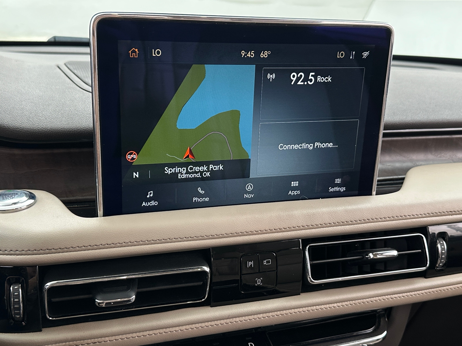 Thumbnail: 2020 Lincoln Aviator - 3