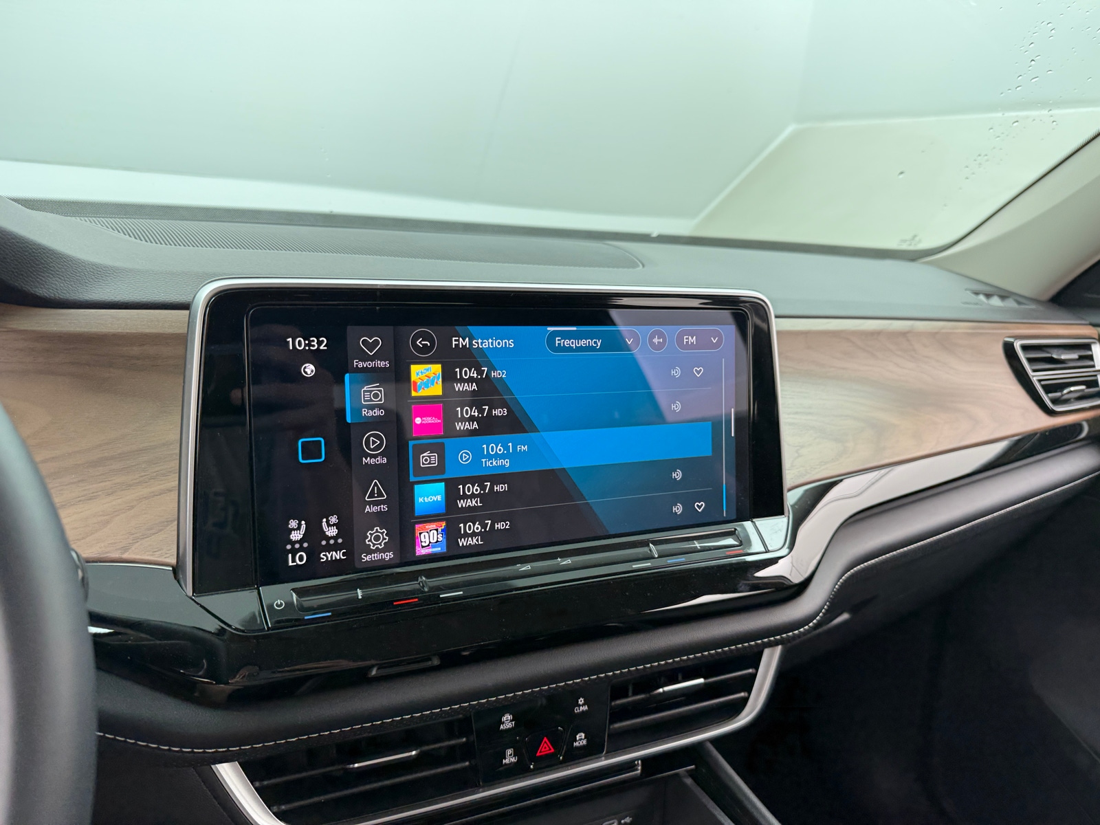 Thumbnail: 2024 Volkswagen Atlas - 3