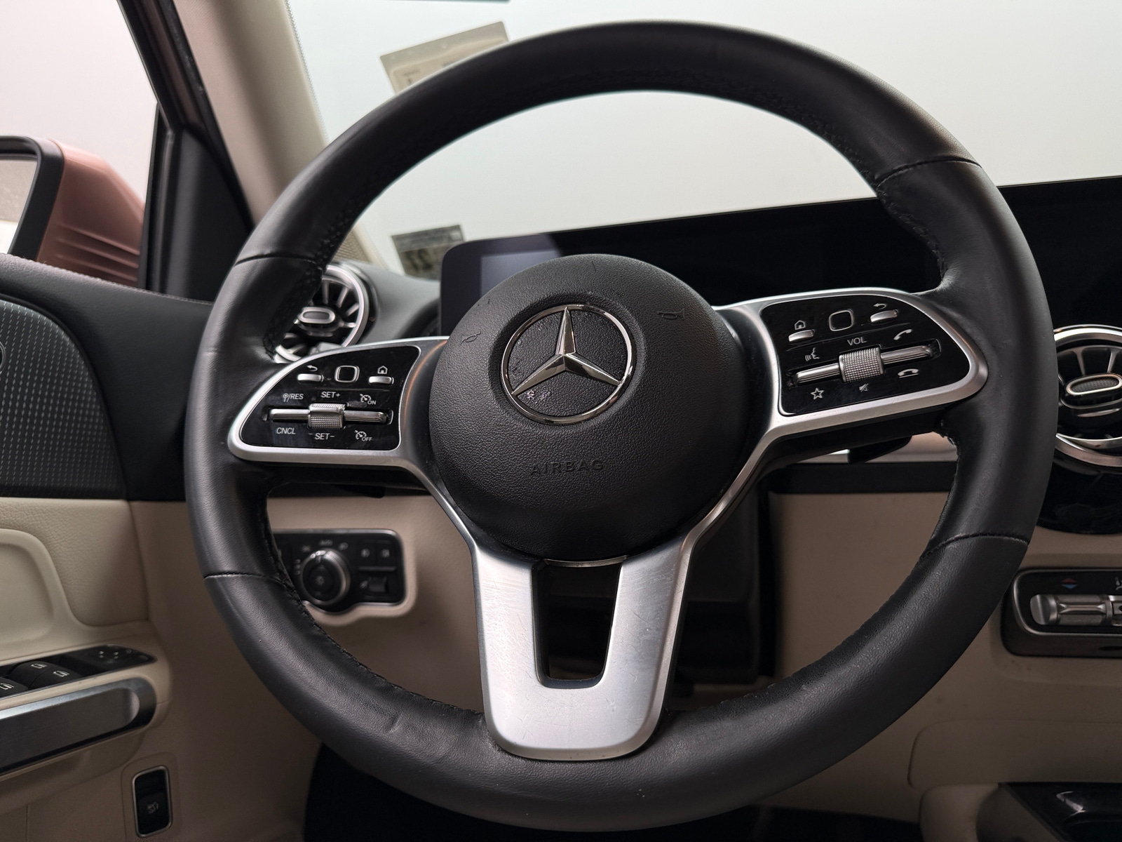 Thumbnail: 2022 Mercedes-Benz GLB - 4