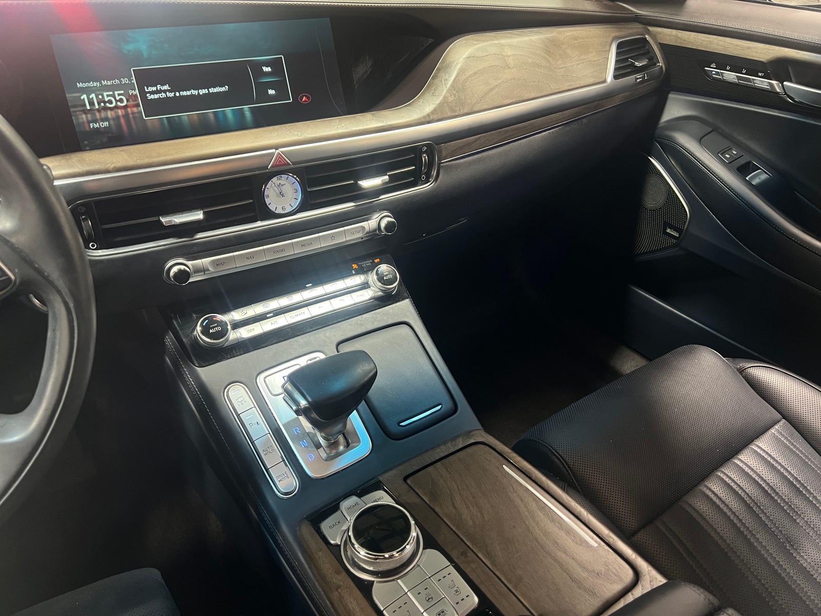 Thumbnail: 2021 Genesis G90 - 3