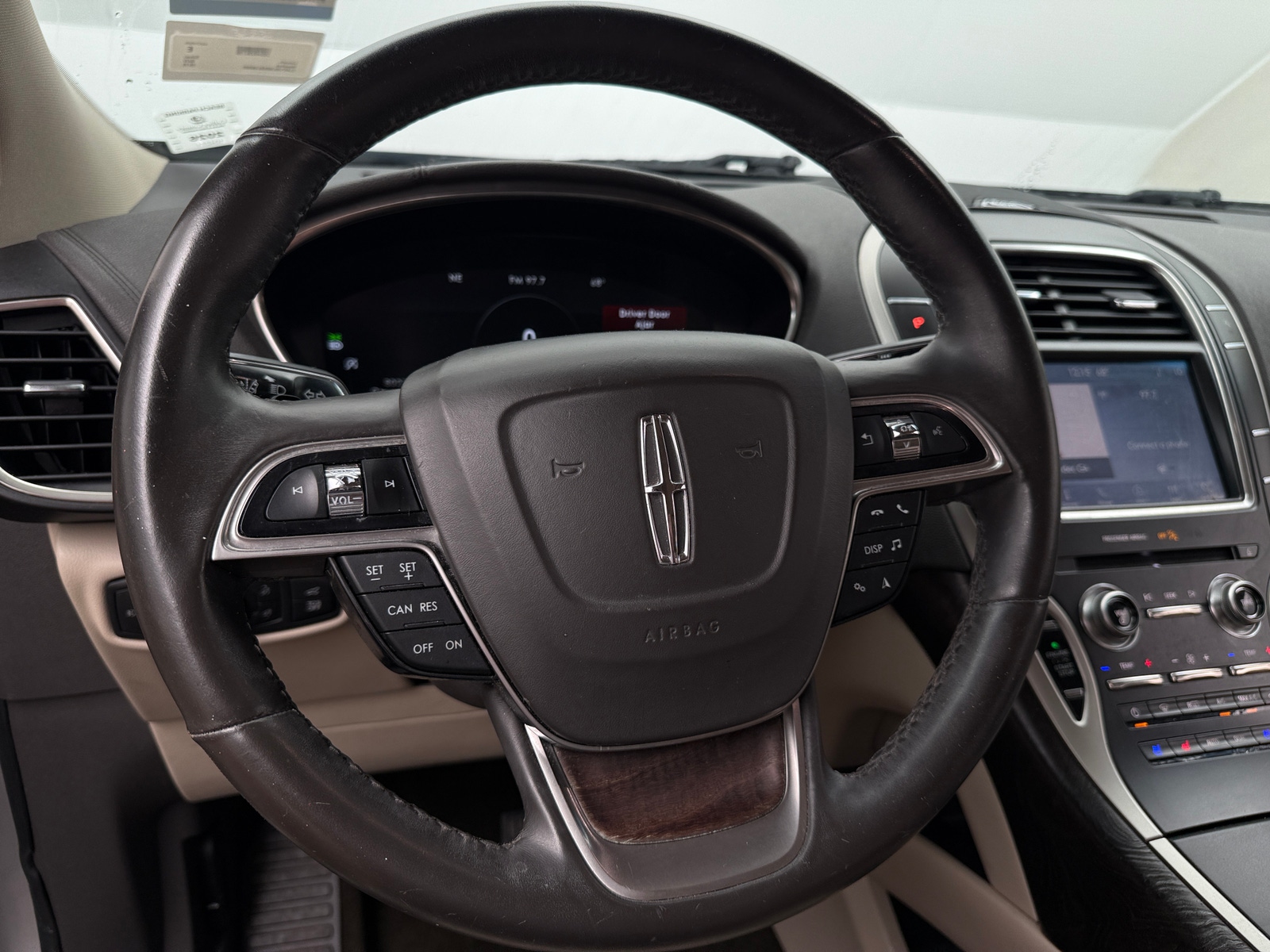 Thumbnail: 2019 Lincoln Nautilus - 4