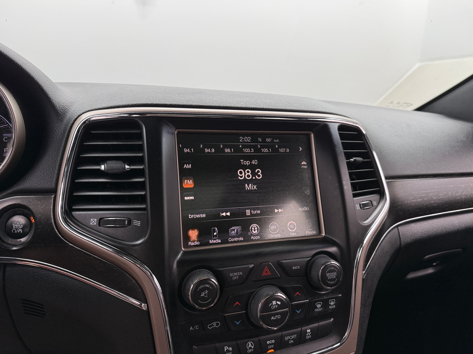 Thumbnail: 2016 Jeep Grand Cherokee - 3