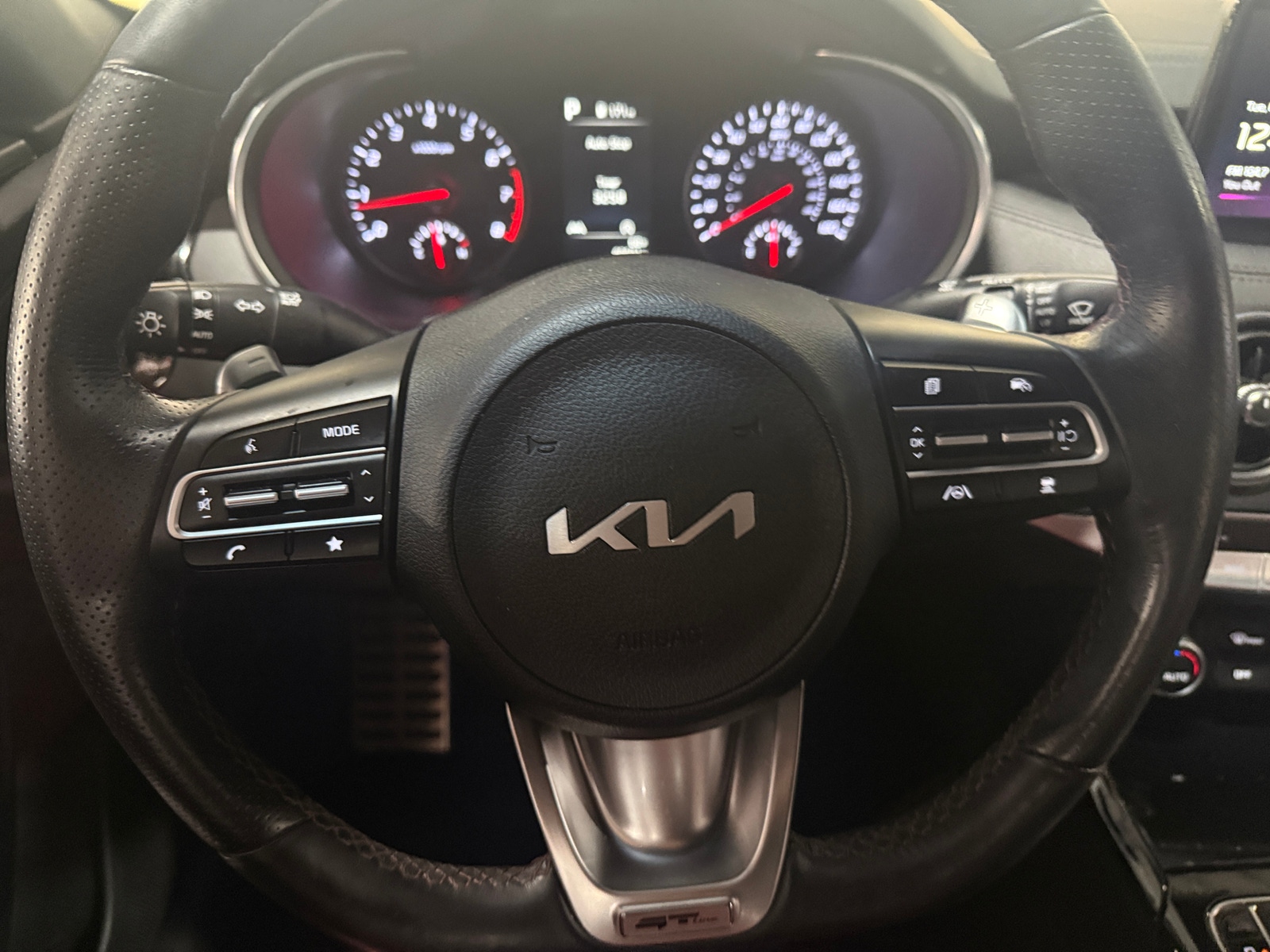 Thumbnail: 2023 Kia Stinger - 4