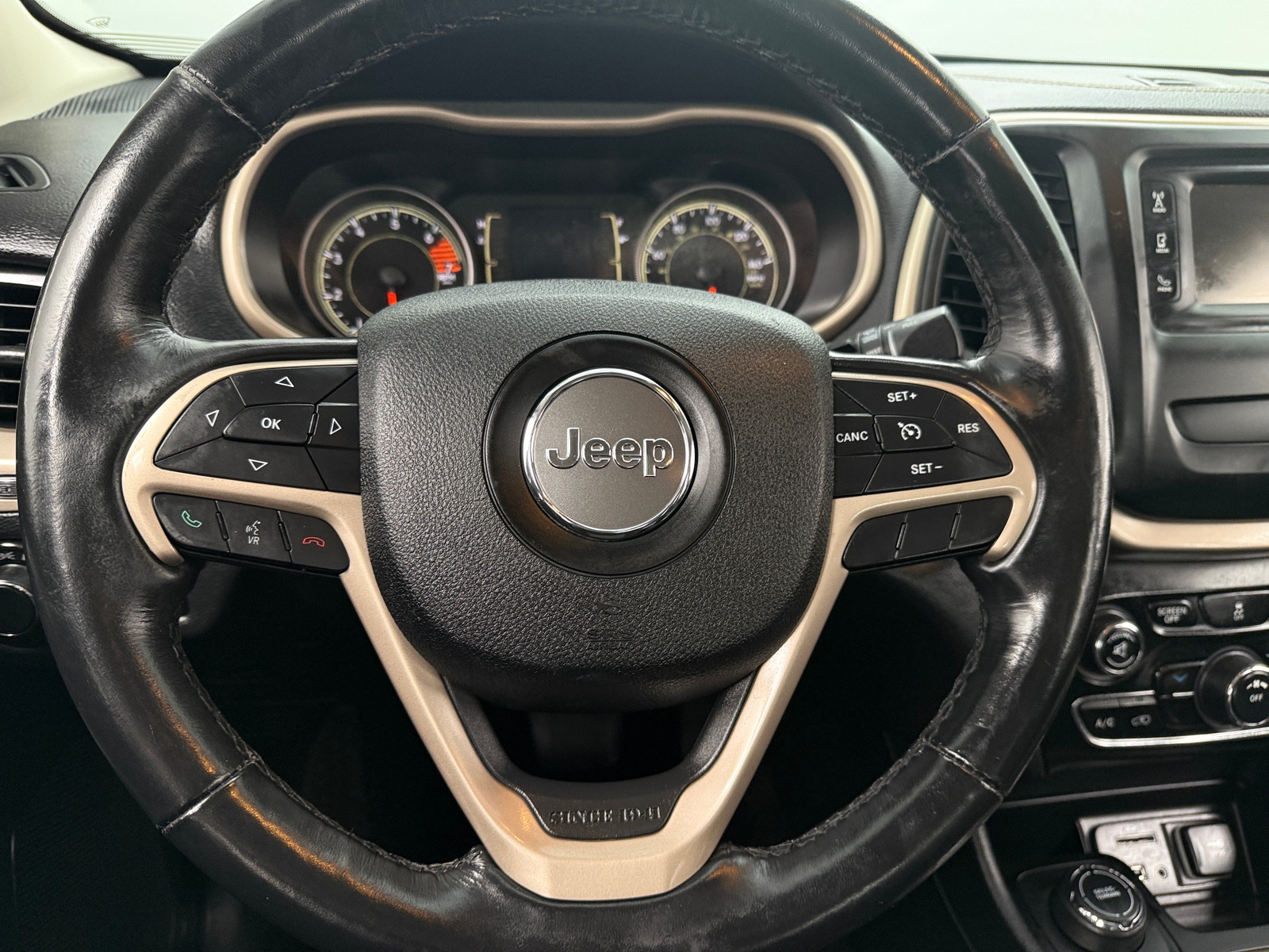 Thumbnail: 2016 Jeep Cherokee - 5