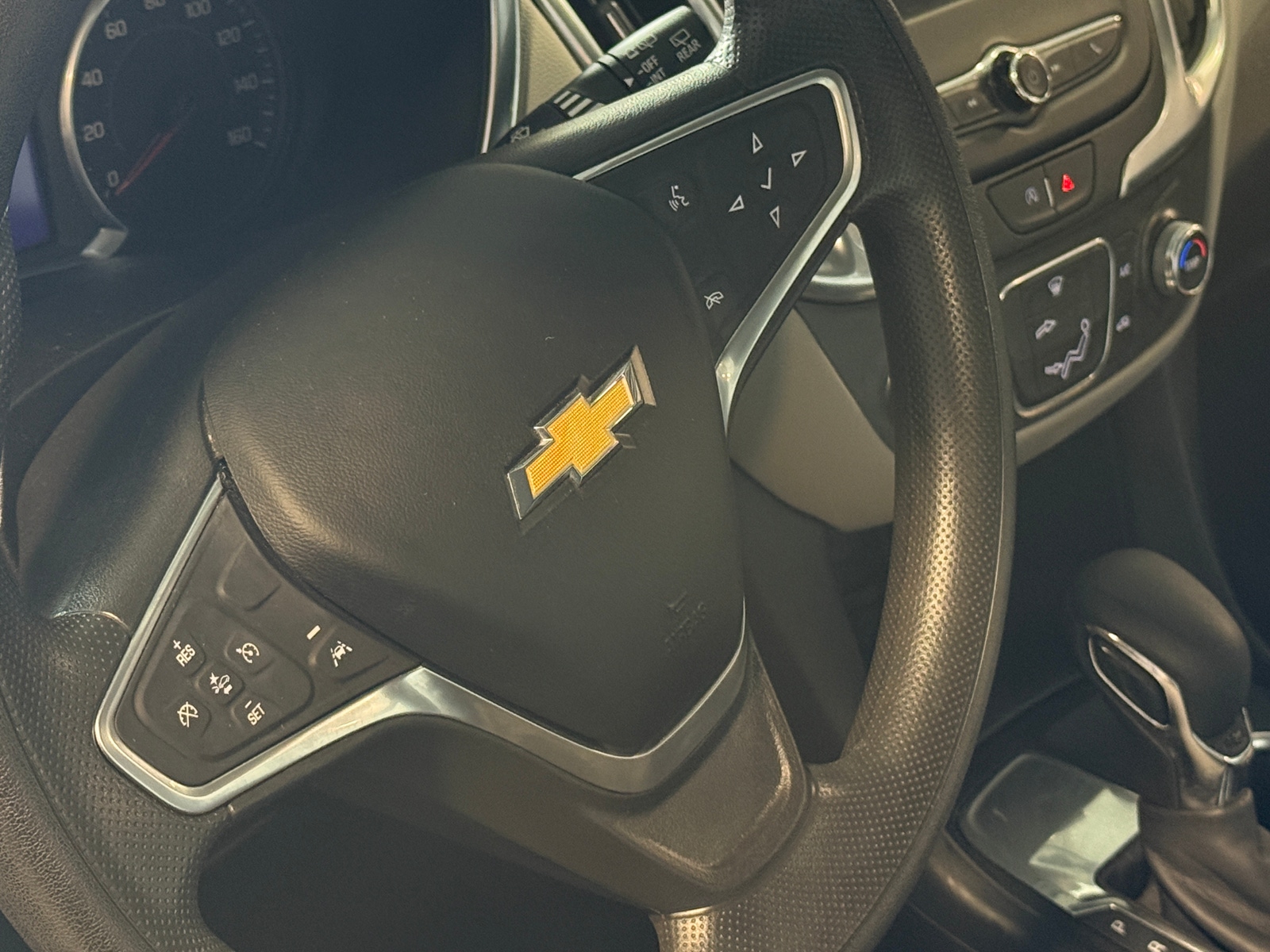 Thumbnail: 2022 Chevrolet Equinox - 5