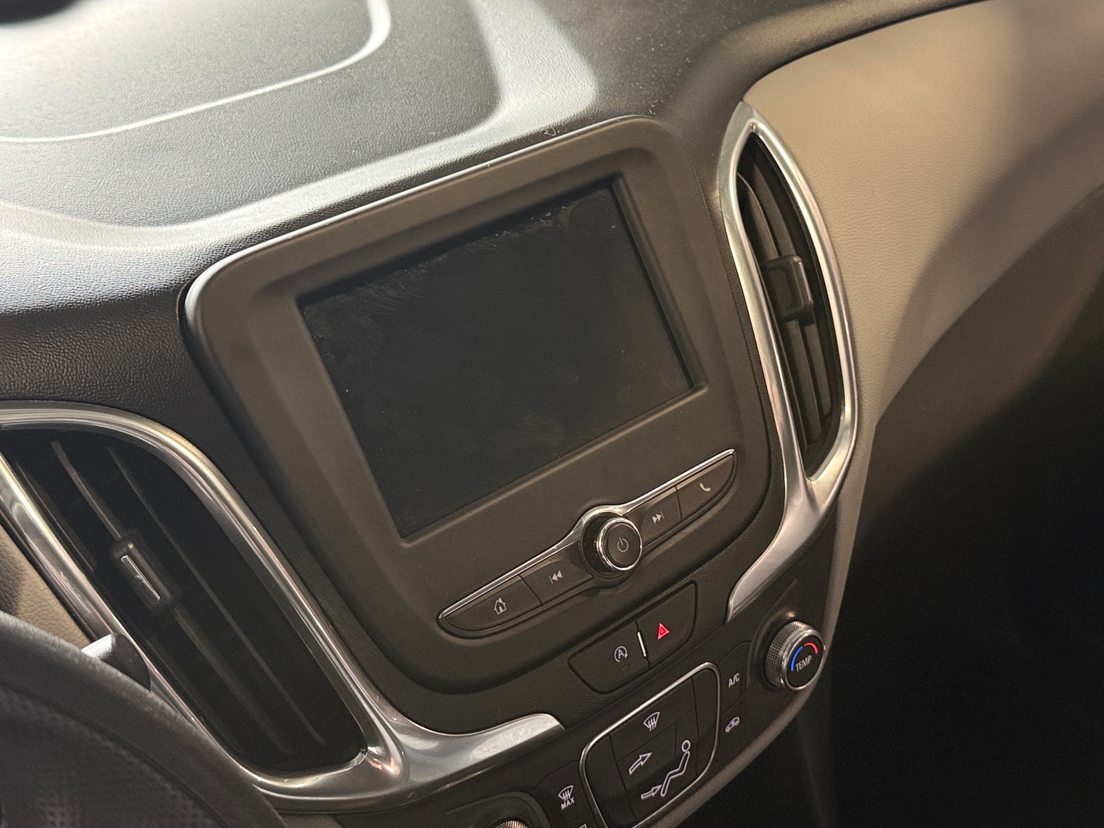 Thumbnail: 2022 Chevrolet Equinox - 4