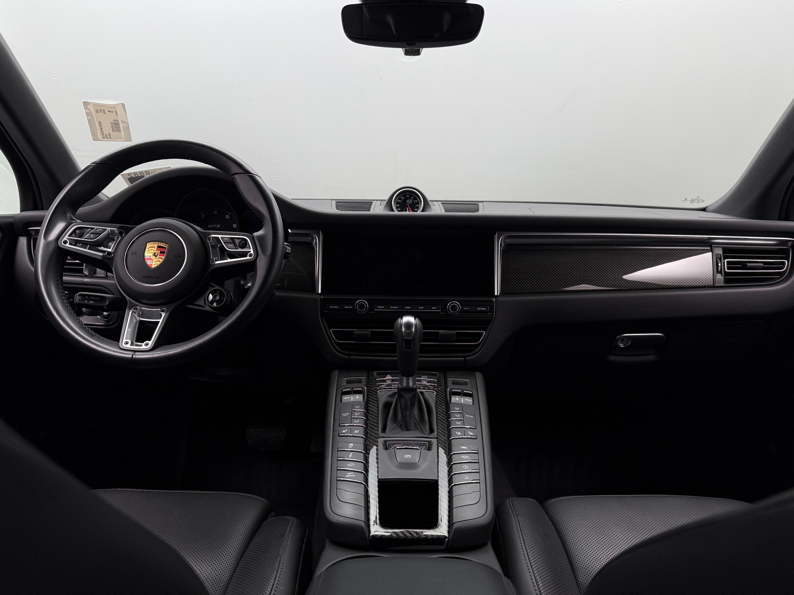 Thumbnail: 2021 Porsche Macan - 2