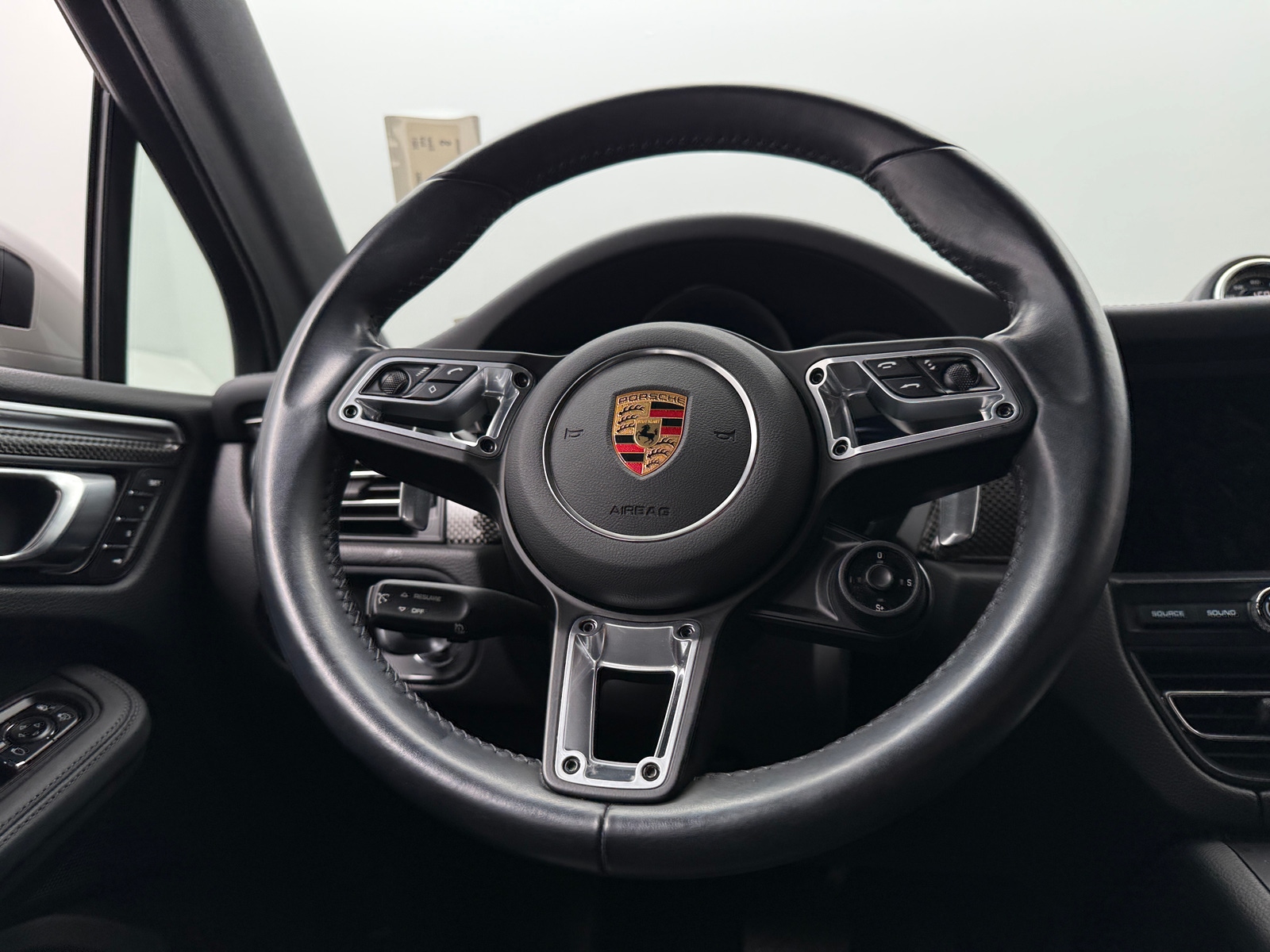 Thumbnail: 2021 Porsche Macan - 4