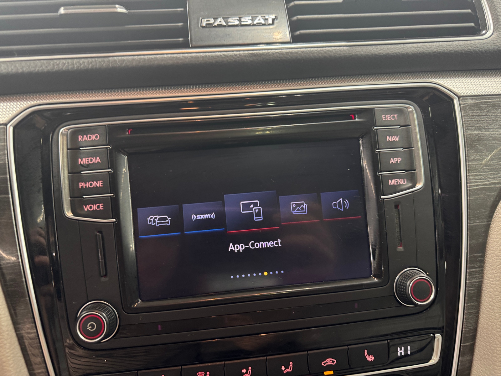 Thumbnail: 2018 Volkswagen Passat - 3