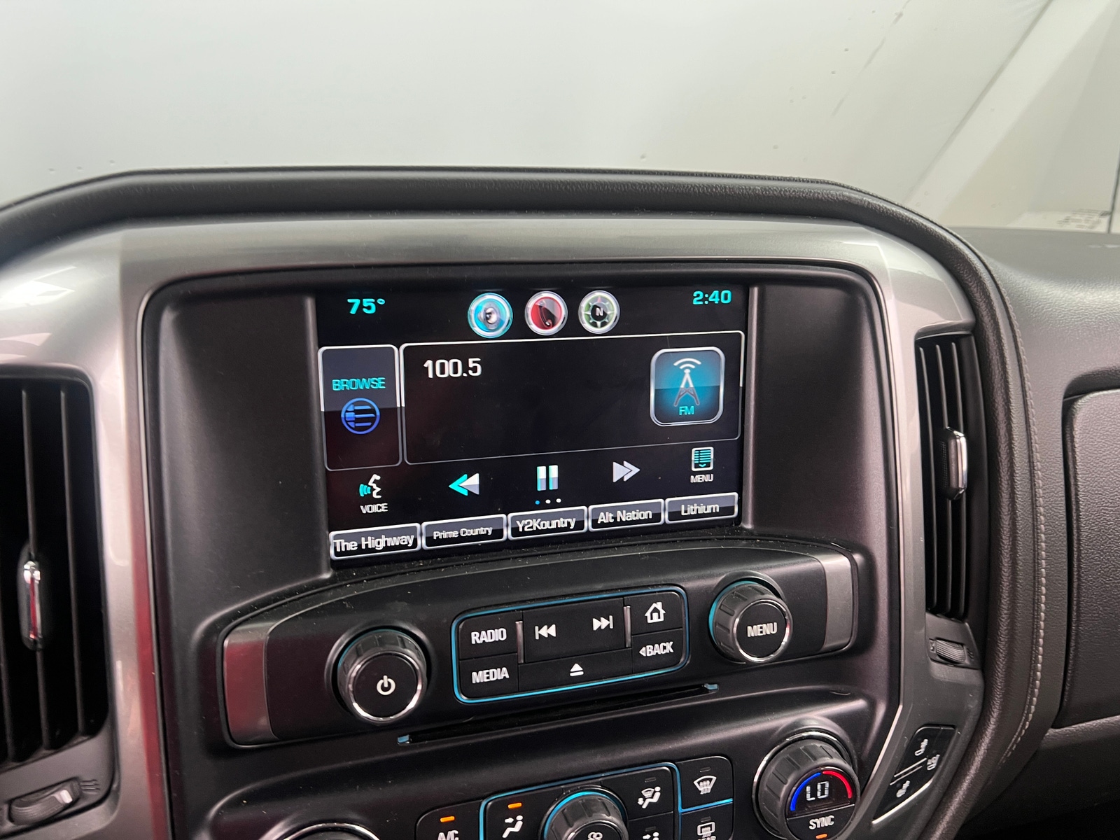 Thumbnail: 2015 Chevrolet Silverado 1500 - 3