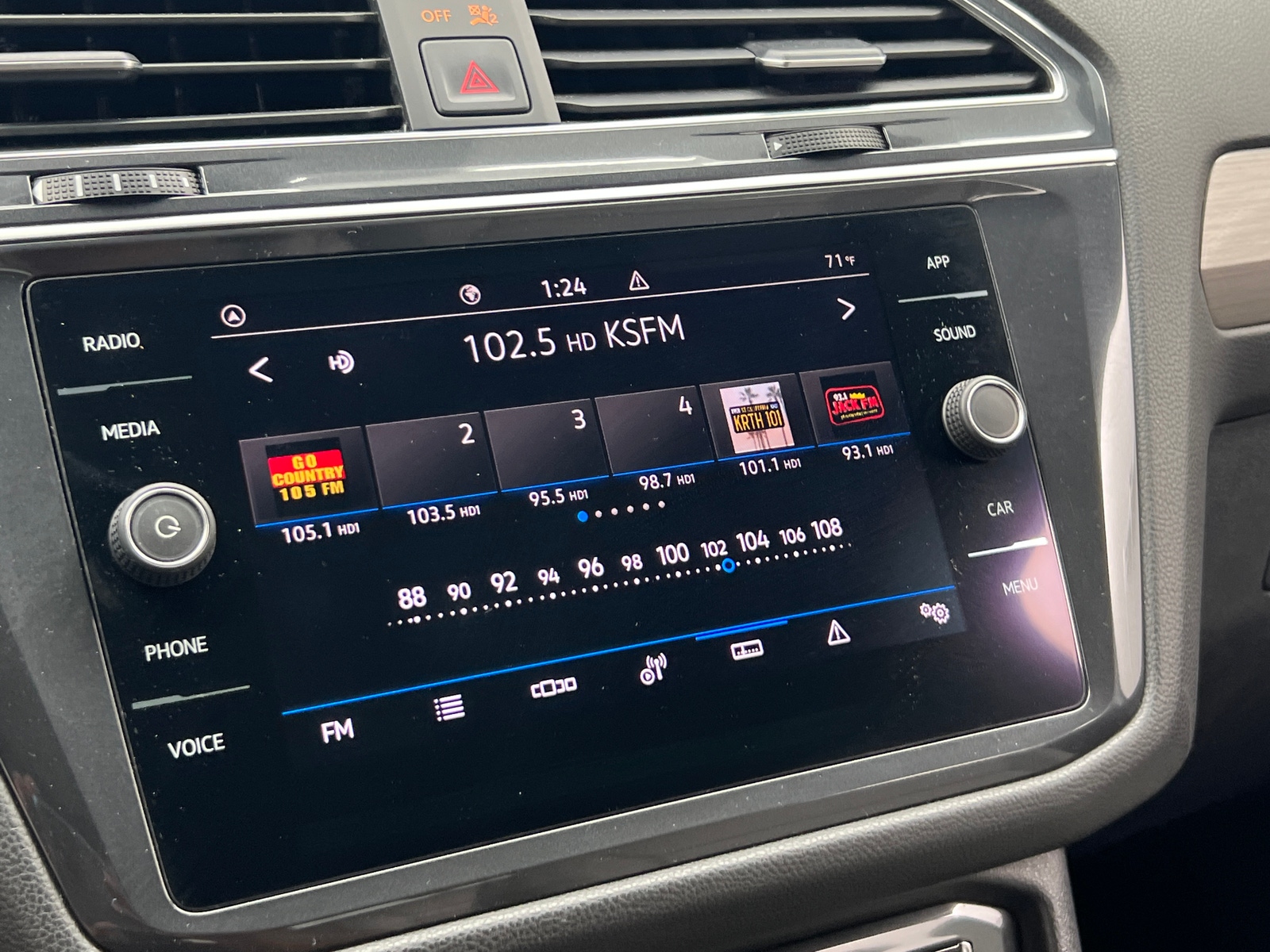 Thumbnail: 2021 Volkswagen Tiguan - 3