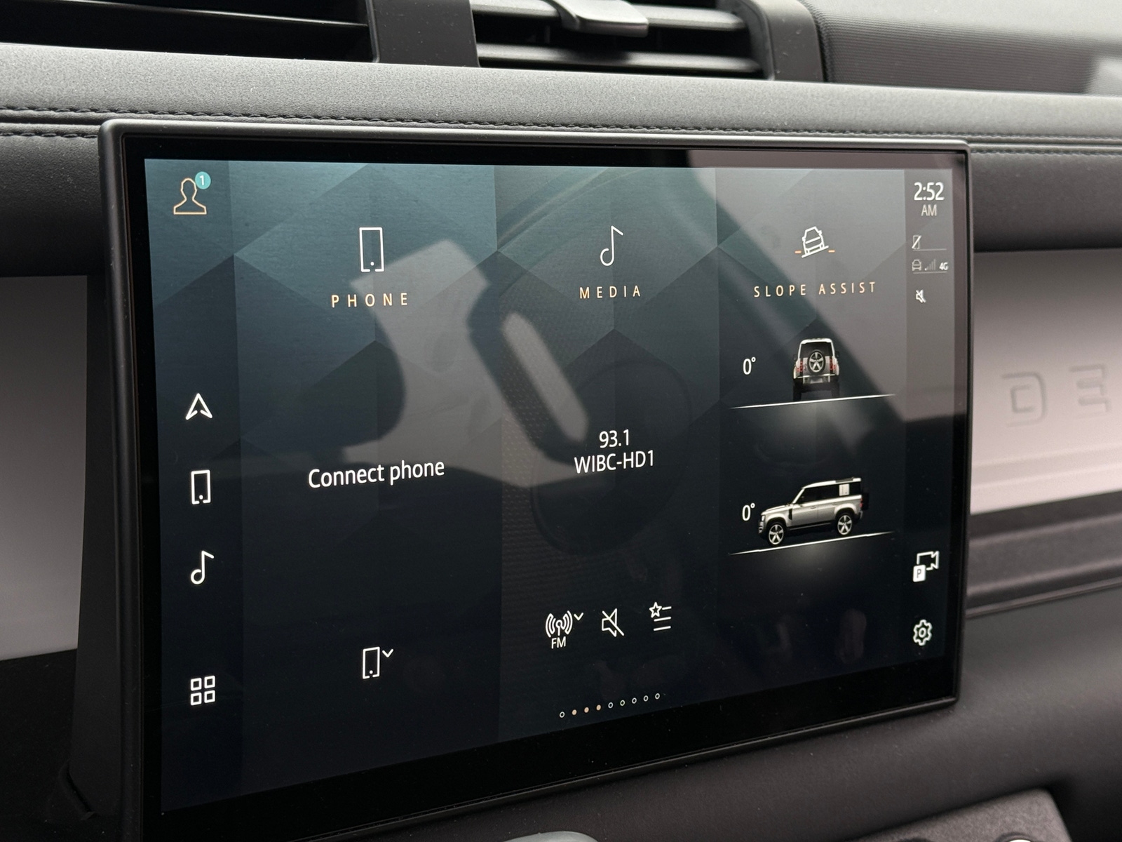 Thumbnail: 2025 Land Rover Defender - 4