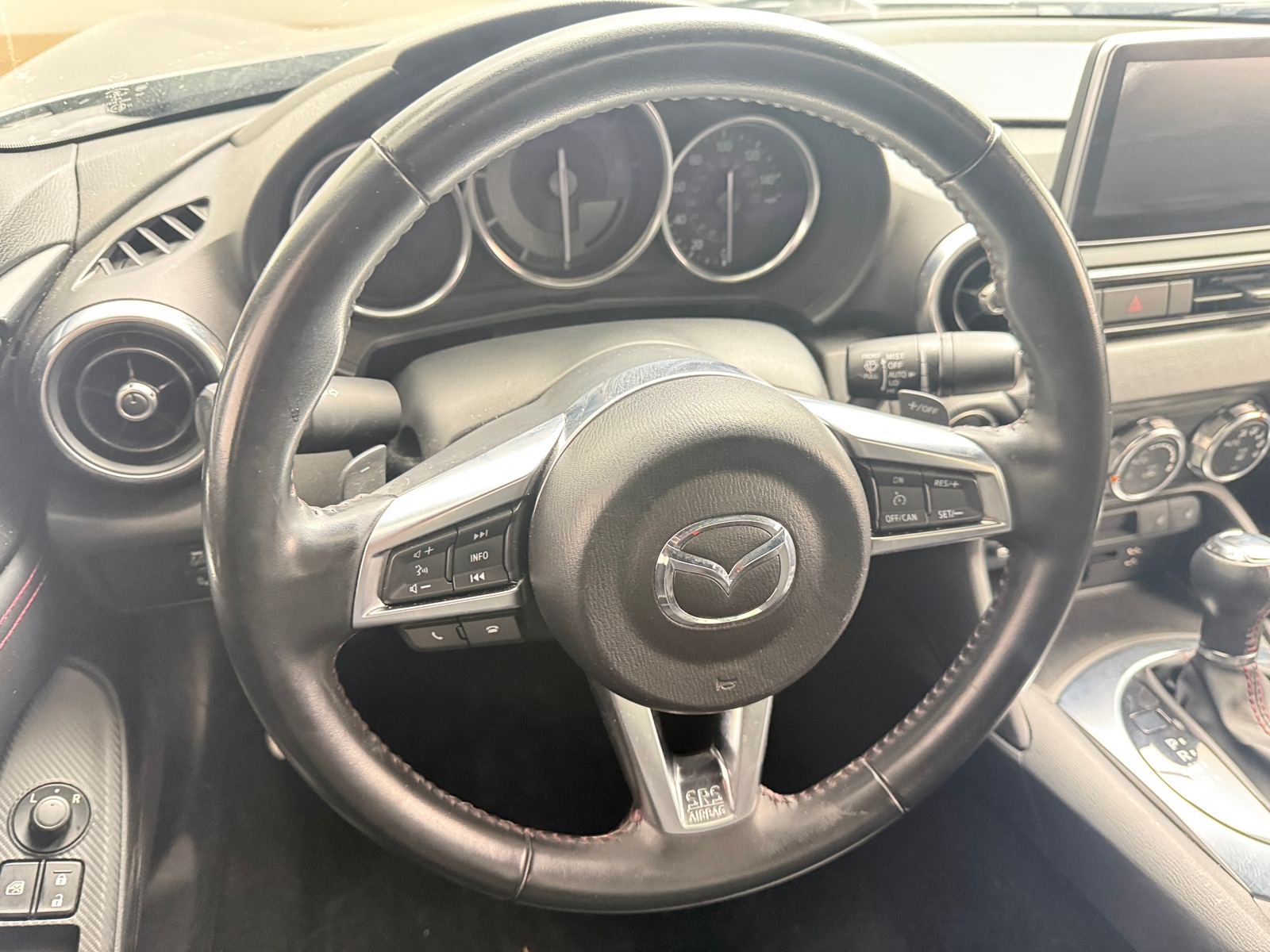 Thumbnail: 2017 Mazda MX-5 Miata - 4