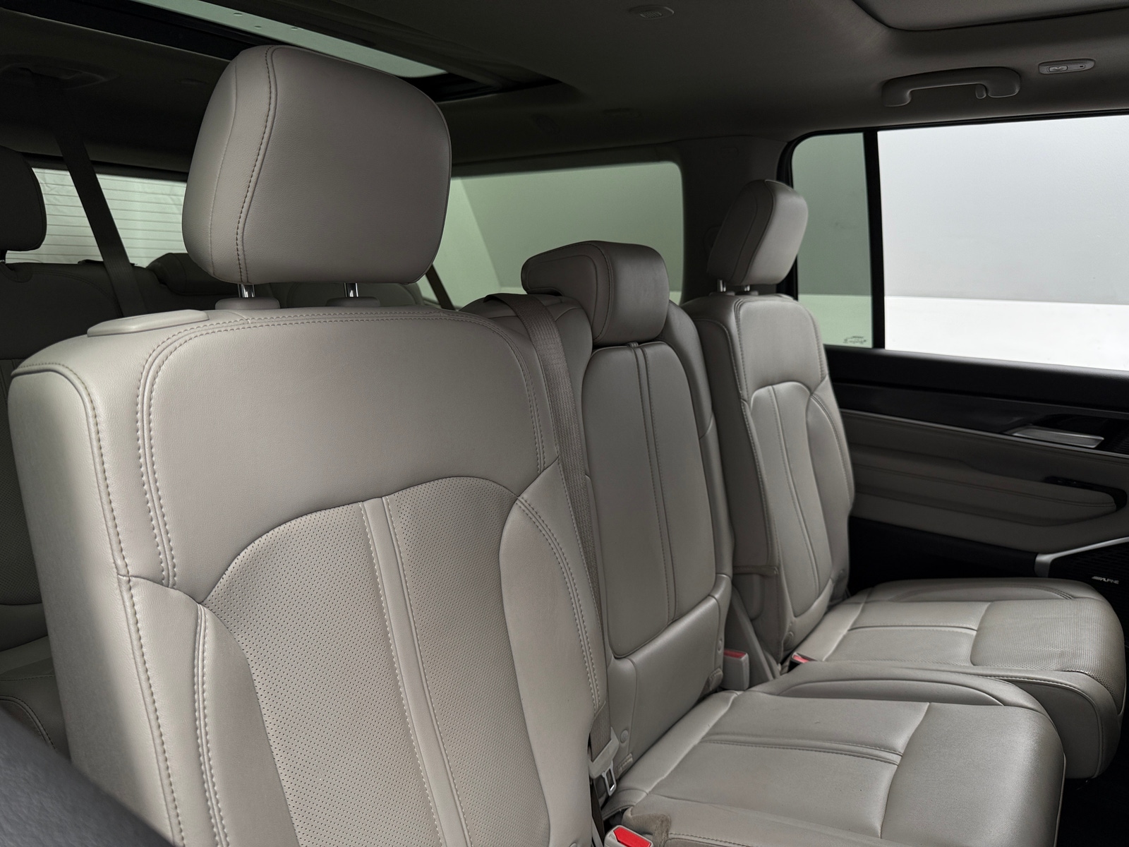 Thumbnail: 2023 Jeep Wagoneer - 5