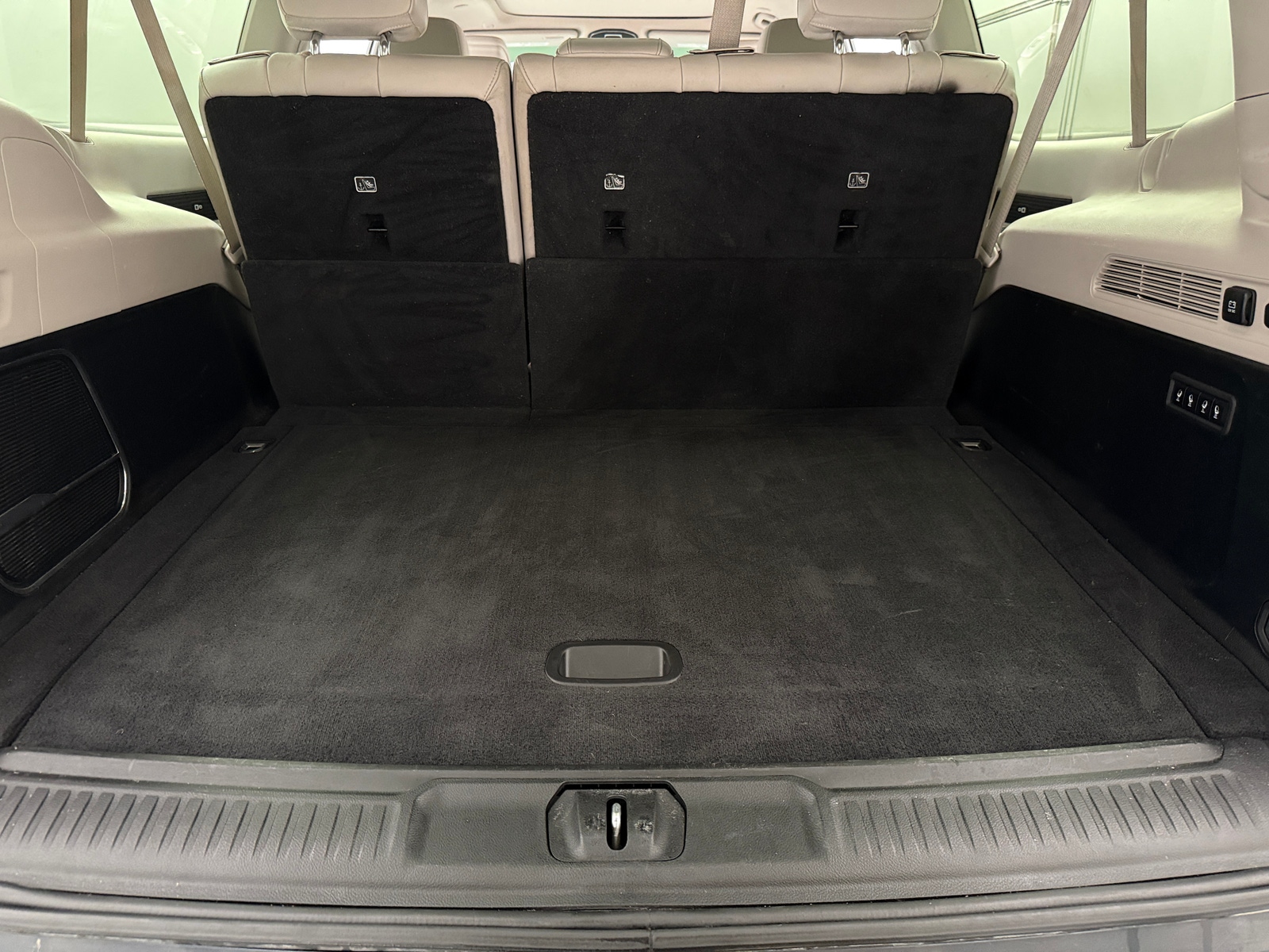 Thumbnail: 2023 Jeep Wagoneer - 6