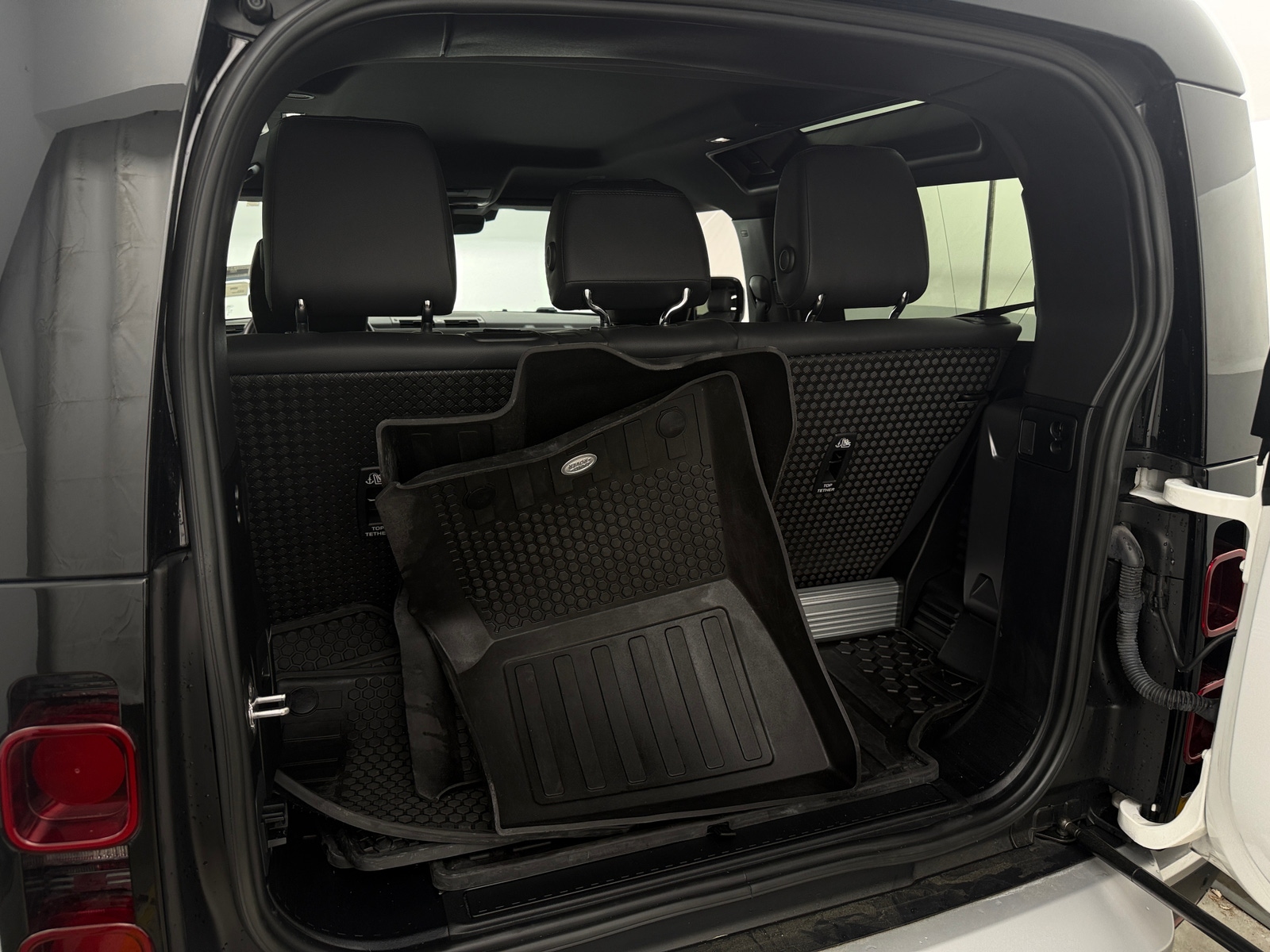 Thumbnail: 2023 Land Rover Defender - 6