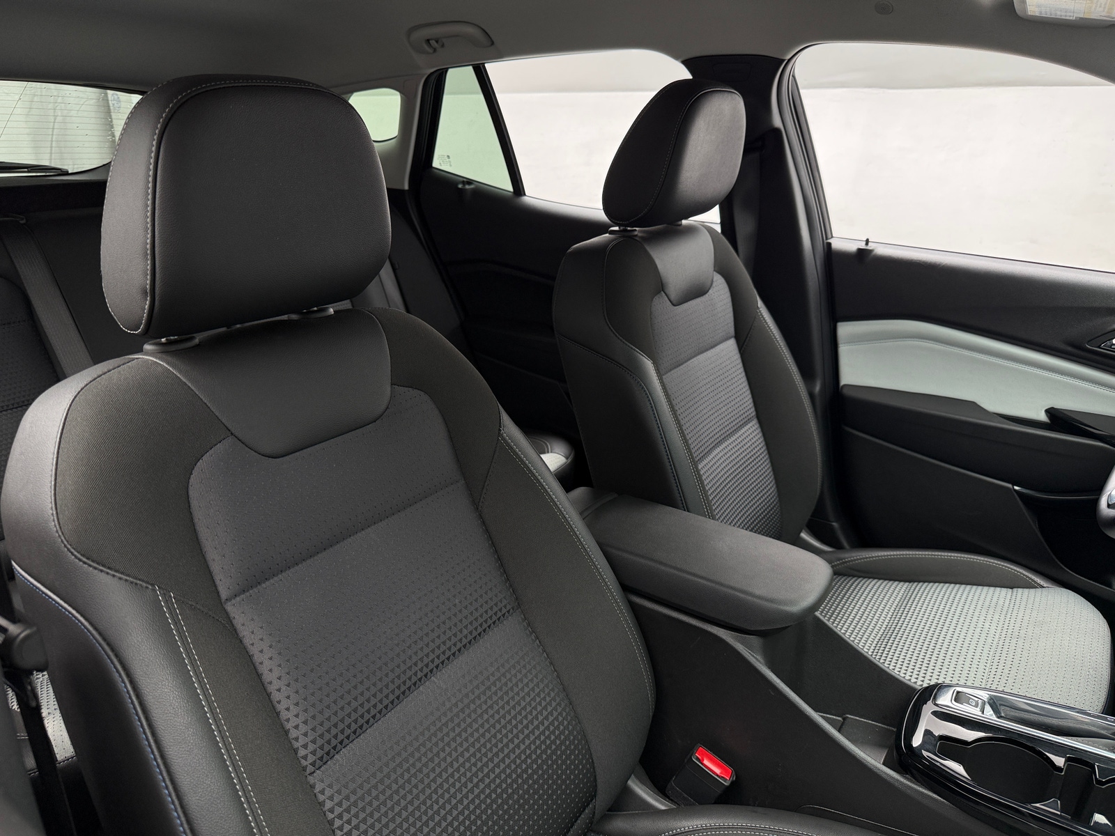 Thumbnail: 2025 Chevrolet Trax - 2