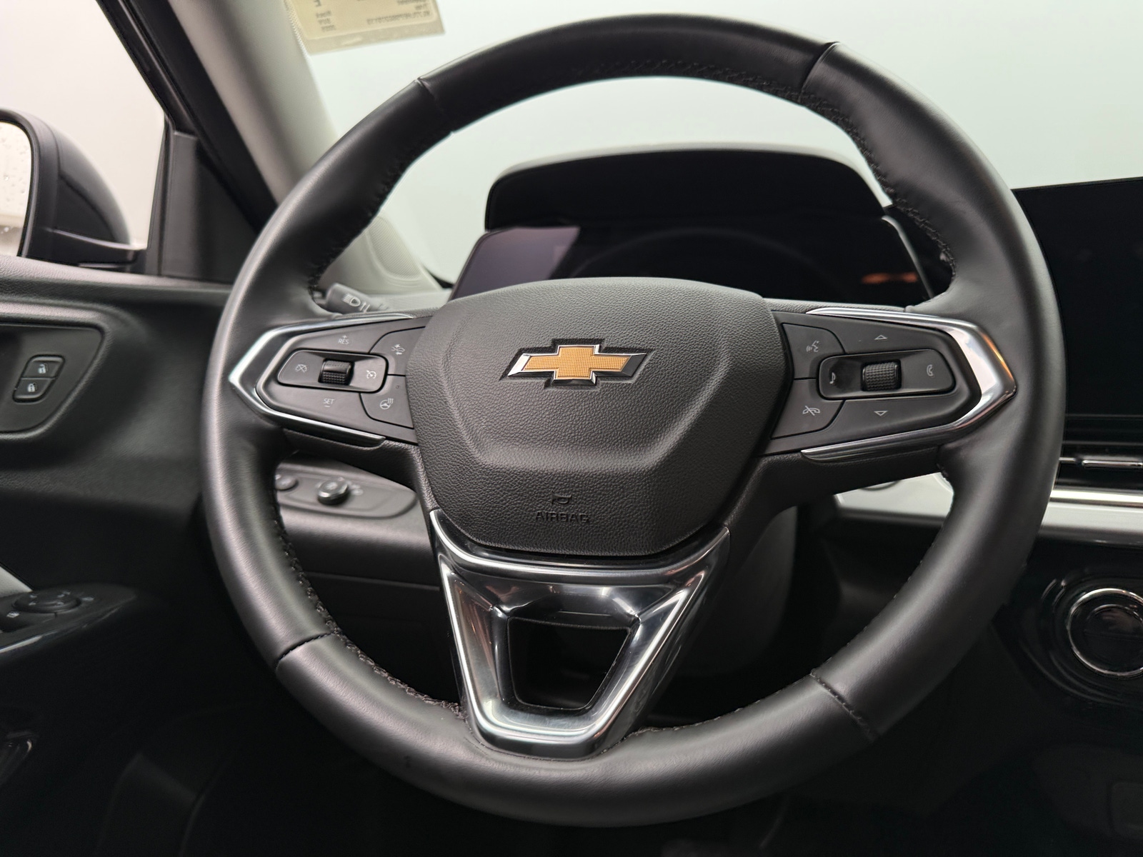 Thumbnail: 2025 Chevrolet Trax - 5