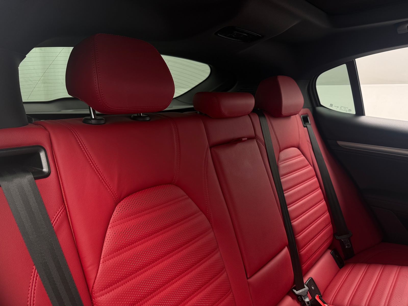 Thumbnail: 2022 Alfa Romeo Stelvio - 5