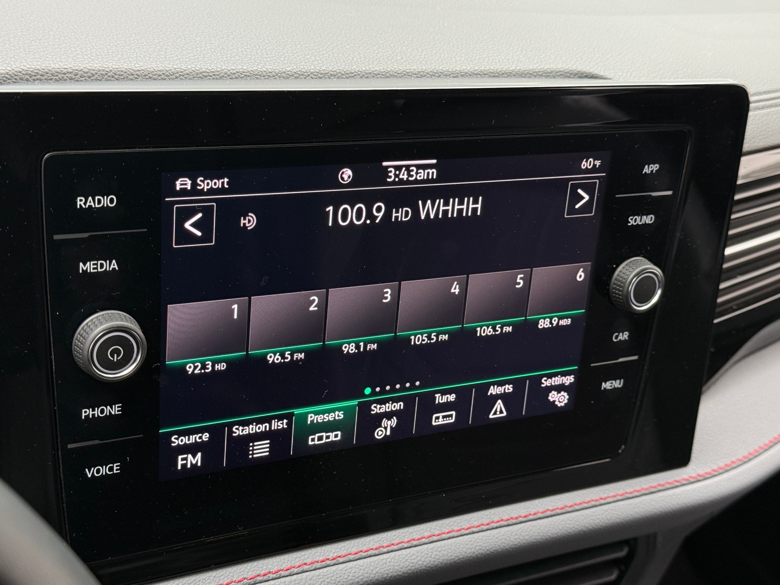 Thumbnail: 2025 Volkswagen Jetta - 3