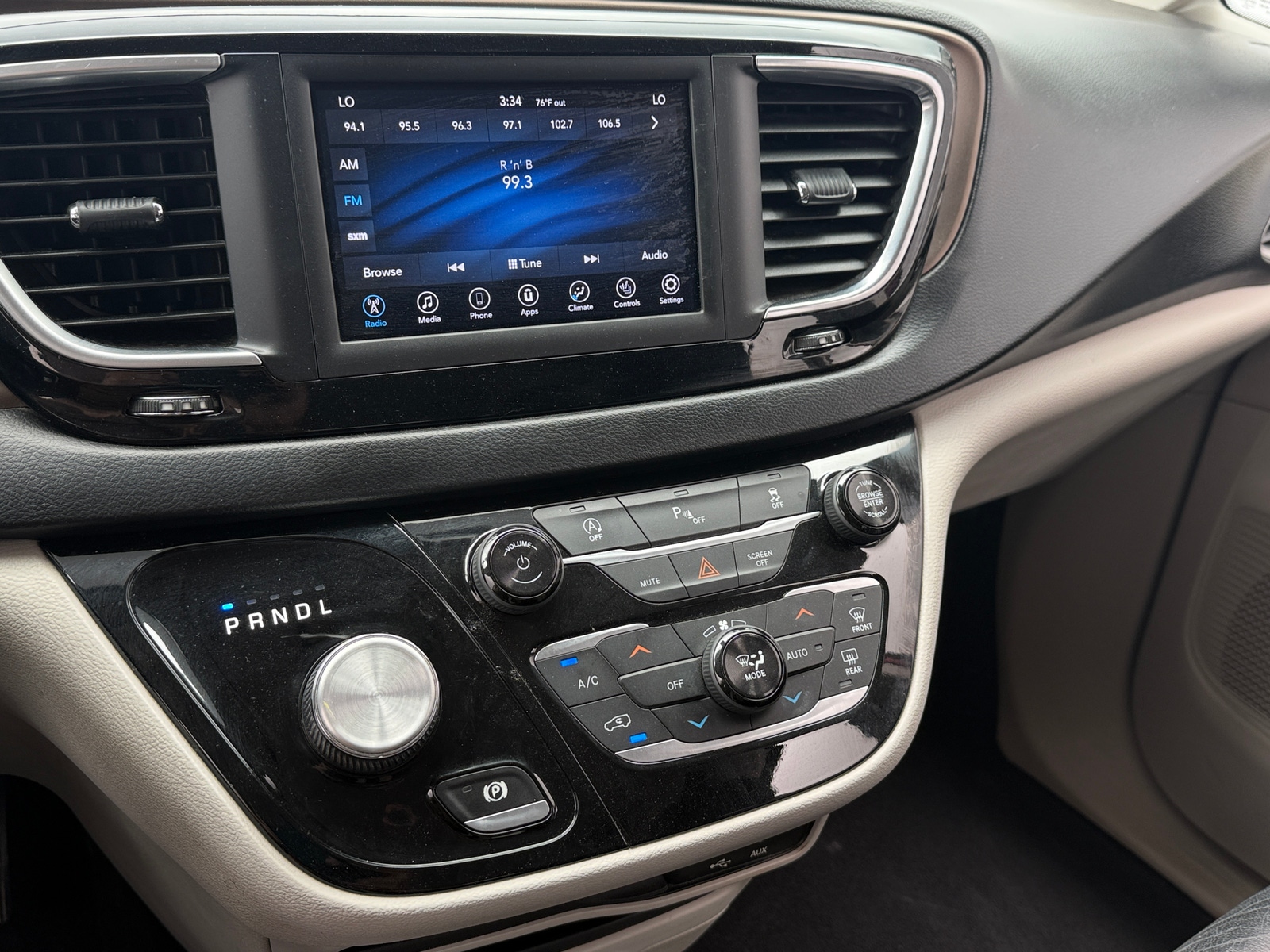 Thumbnail: 2018 Chrysler Pacifica - 3