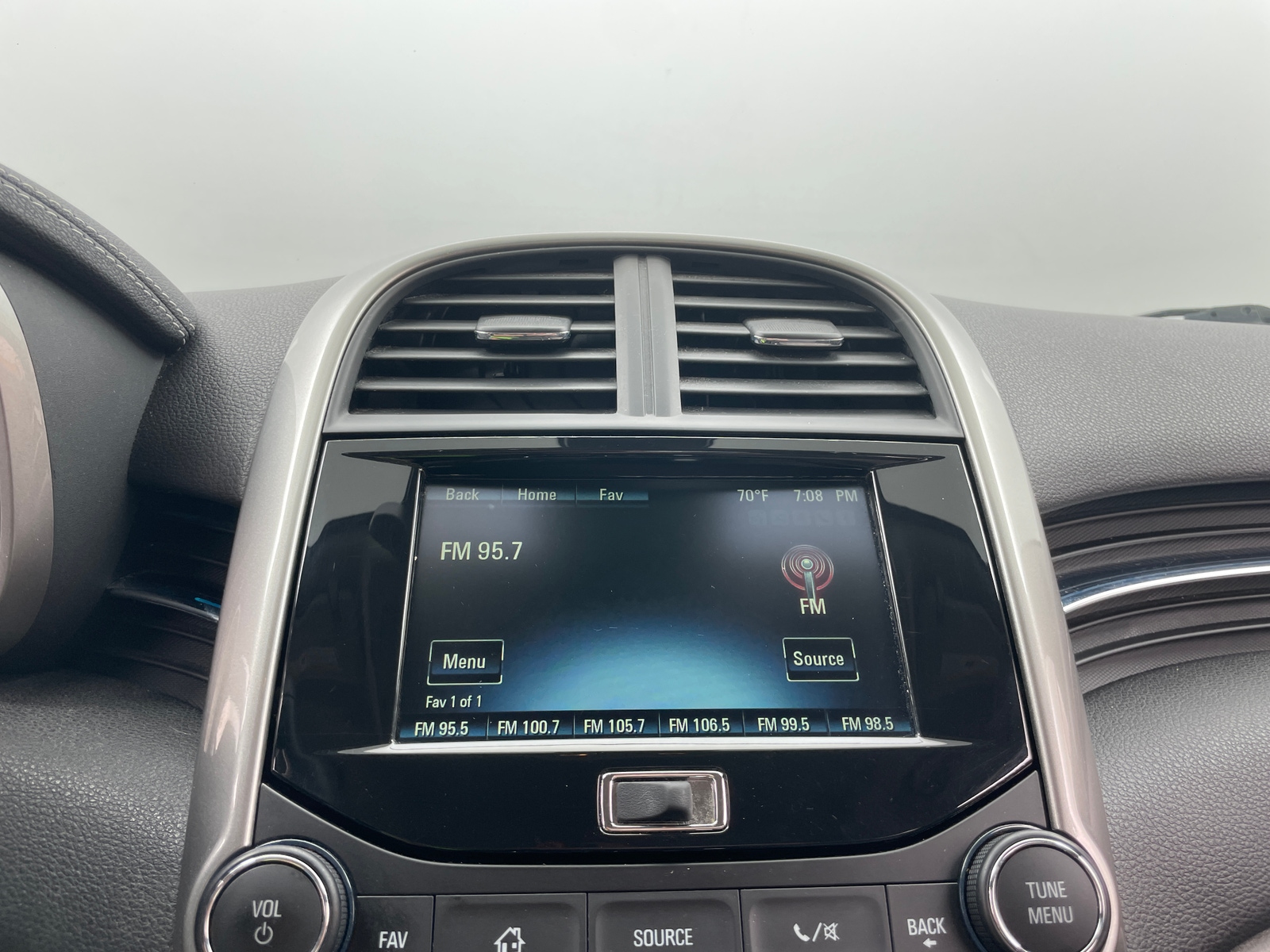 Thumbnail: 2016 Chevrolet Malibu - 4