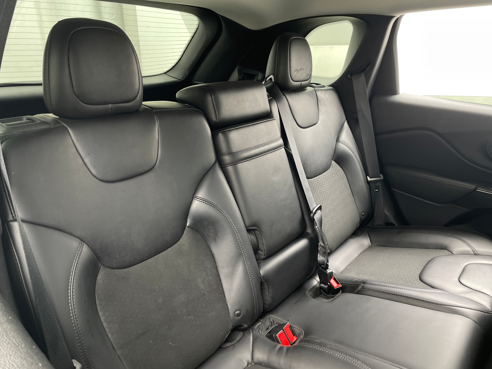 Thumbnail: 2019 Jeep Cherokee - 6