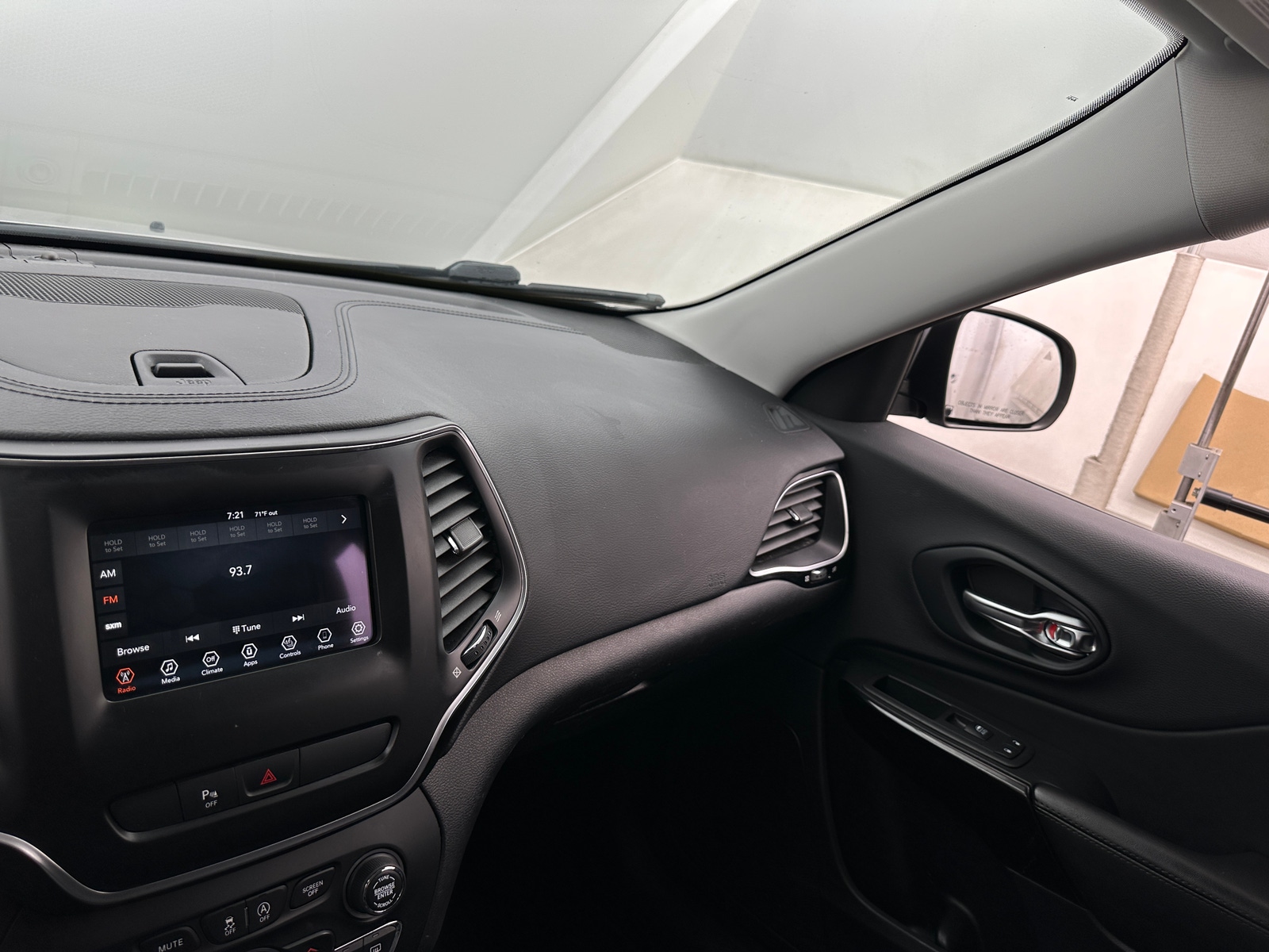 Thumbnail: 2019 Jeep Cherokee - 4