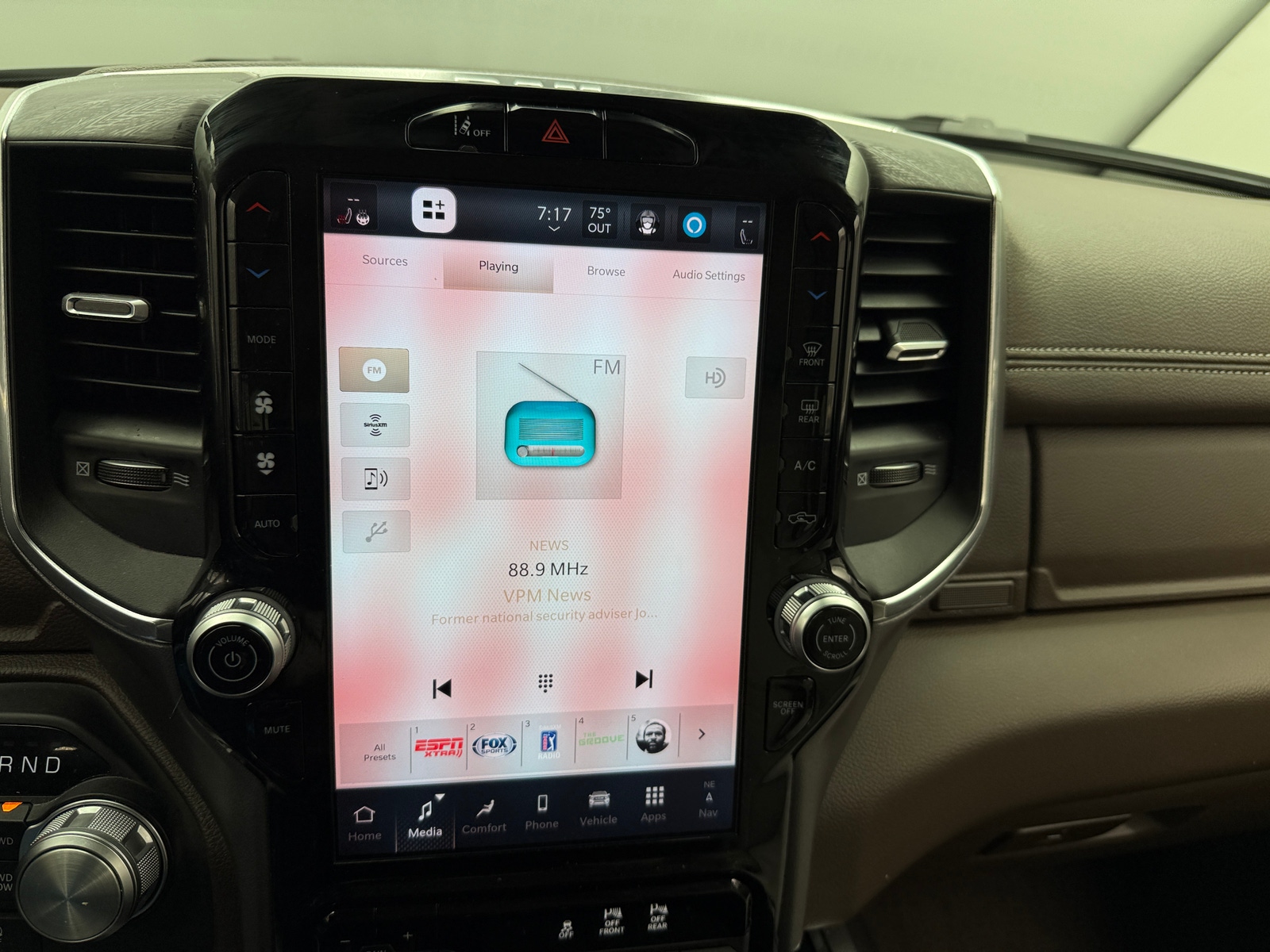 Thumbnail: 2025 RAM 1500 - 3