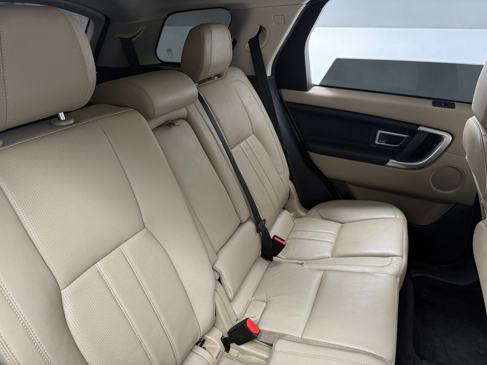 Thumbnail: 2017 Land Rover Discovery Sport - 5