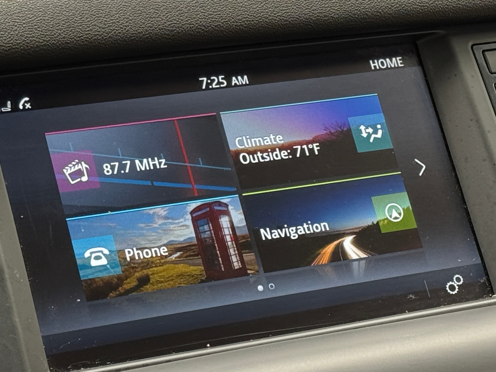 Thumbnail: 2017 Land Rover Discovery Sport - 3