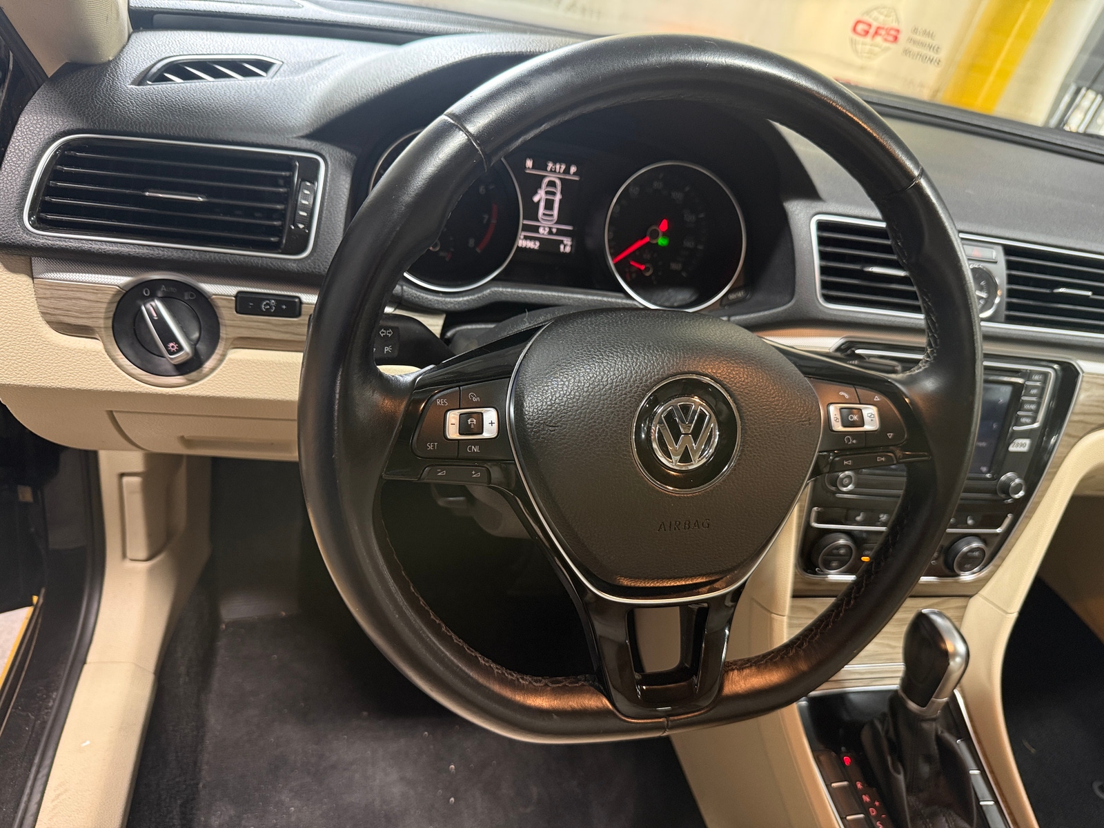 Thumbnail: 2016 Volkswagen Passat - 4