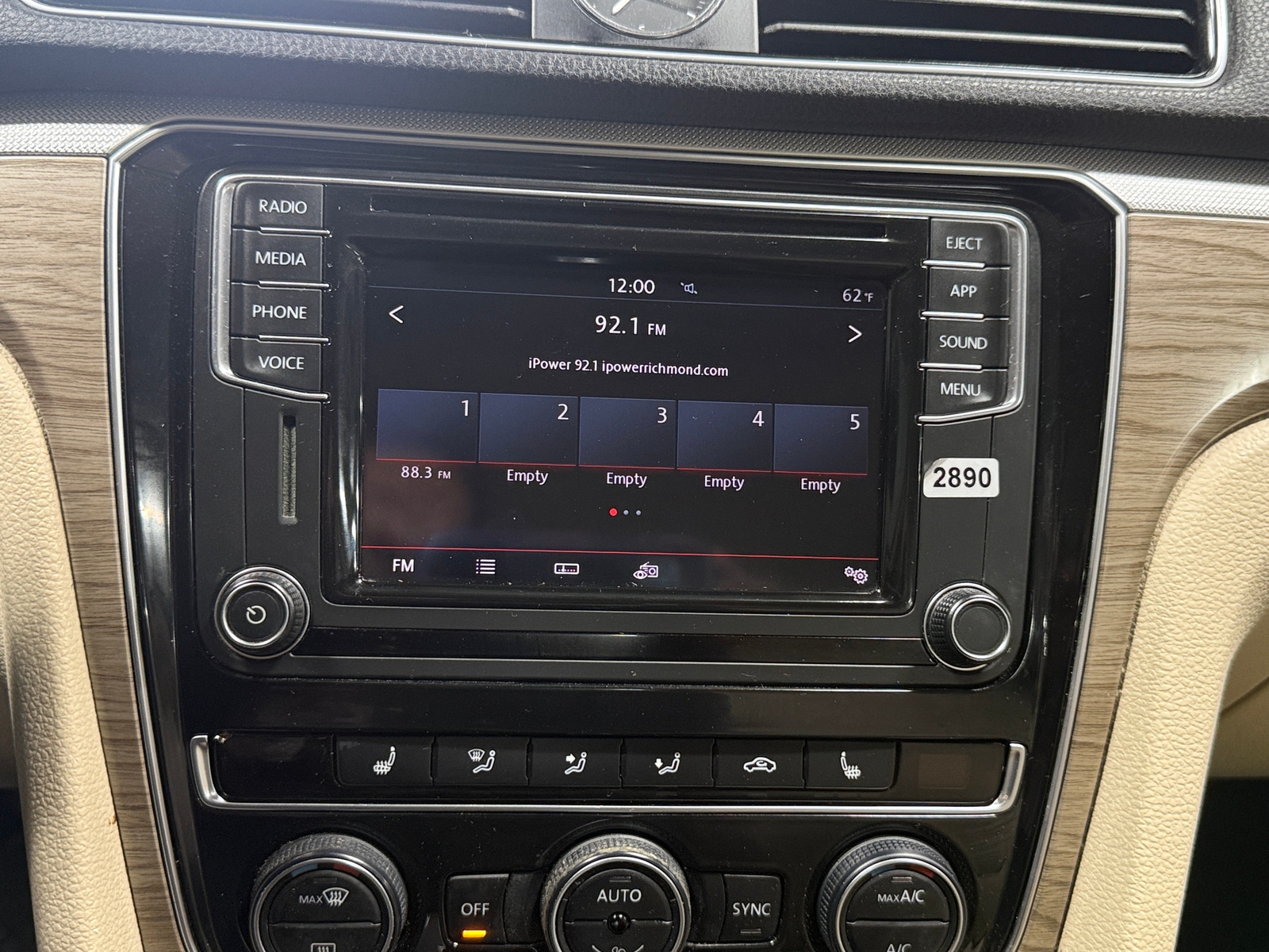 Thumbnail: 2016 Volkswagen Passat - 3